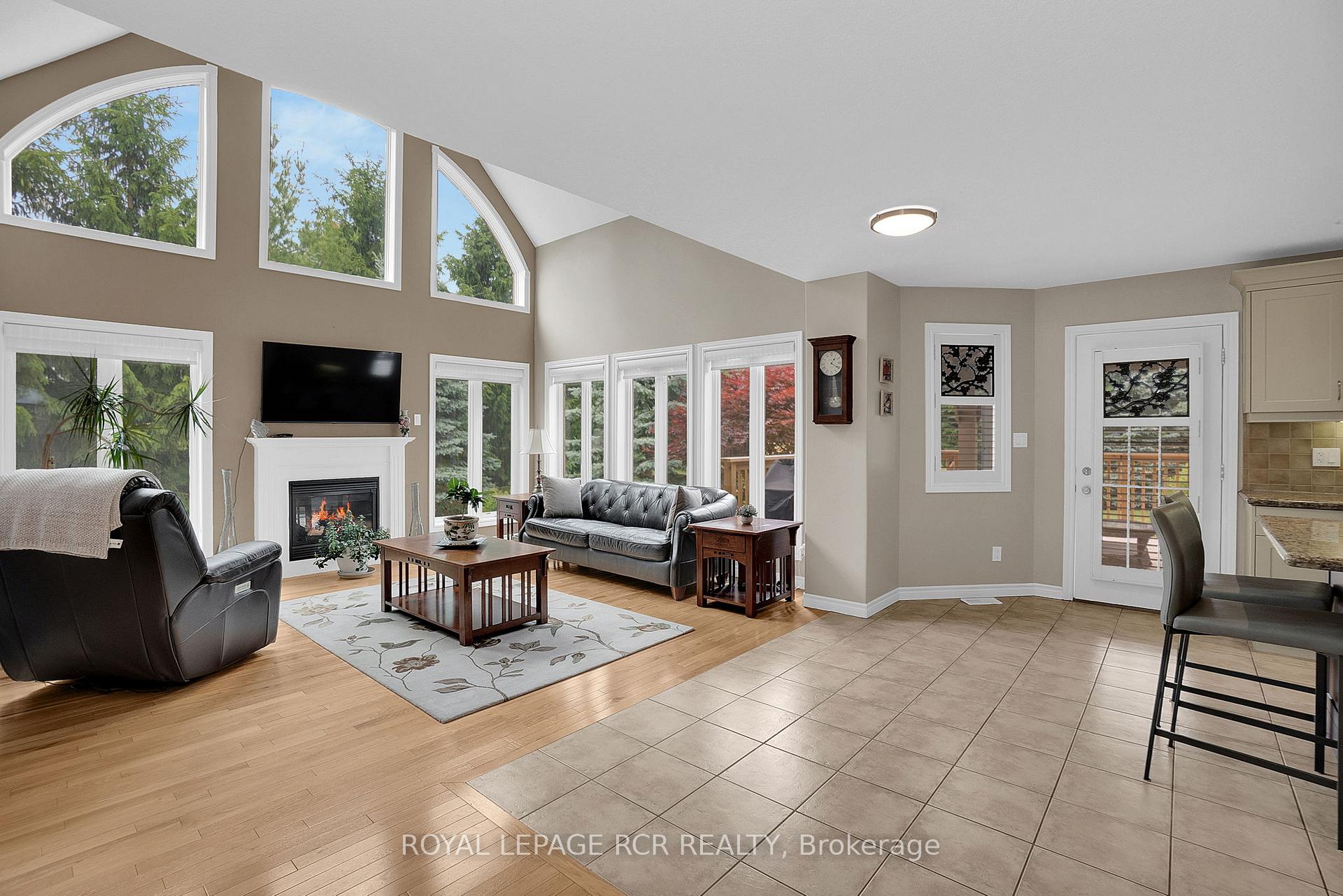 Photo 7 of Unit 4, 14 Zimmerman Drive, Caledon, Palgrave — HOMEH