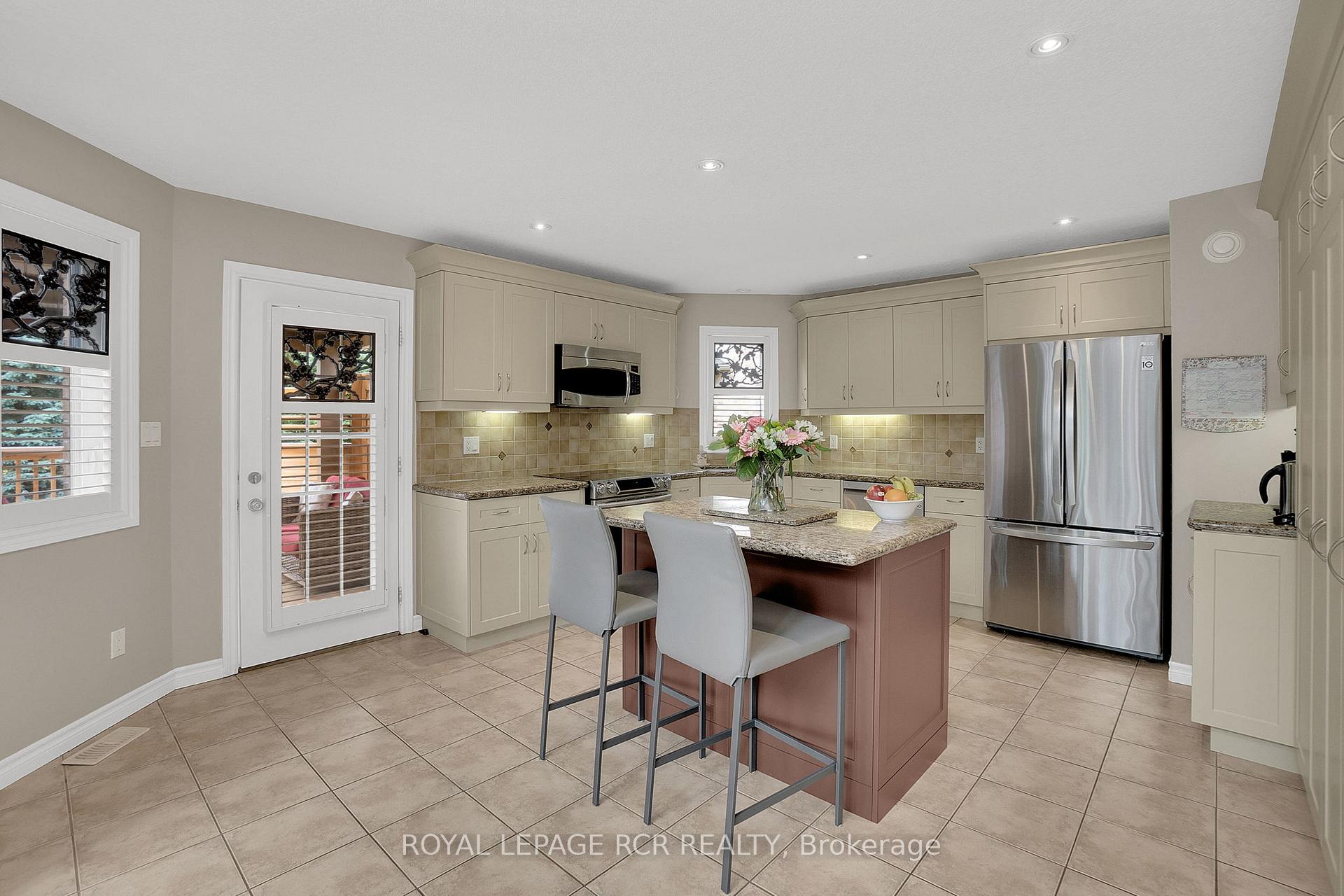 Photo 14 of Unit 4, 14 Zimmerman Drive, Caledon, Palgrave — HOMEH