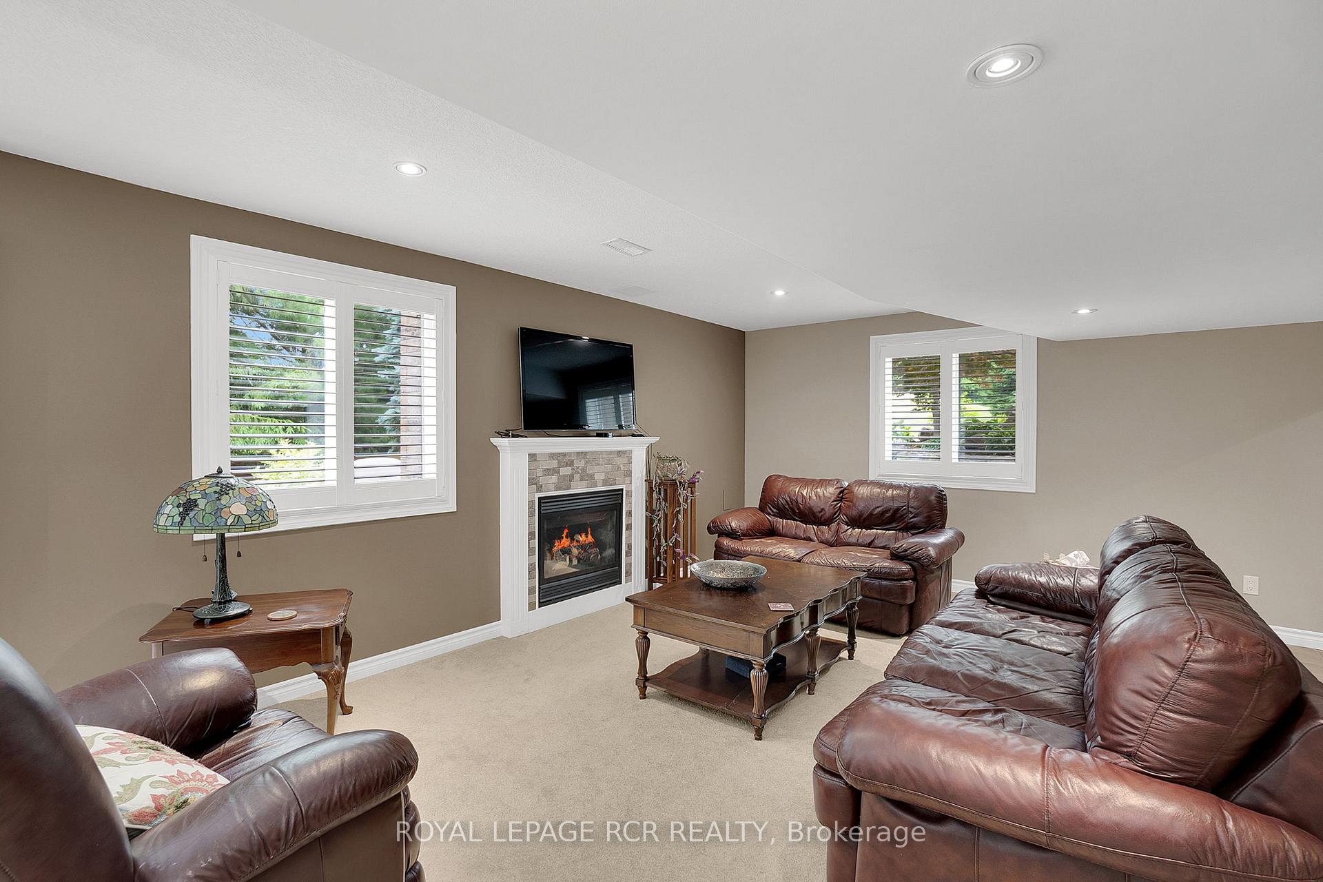 Photo 37 of Unit 4, 14 Zimmerman Drive, Caledon, Palgrave — HOMEH