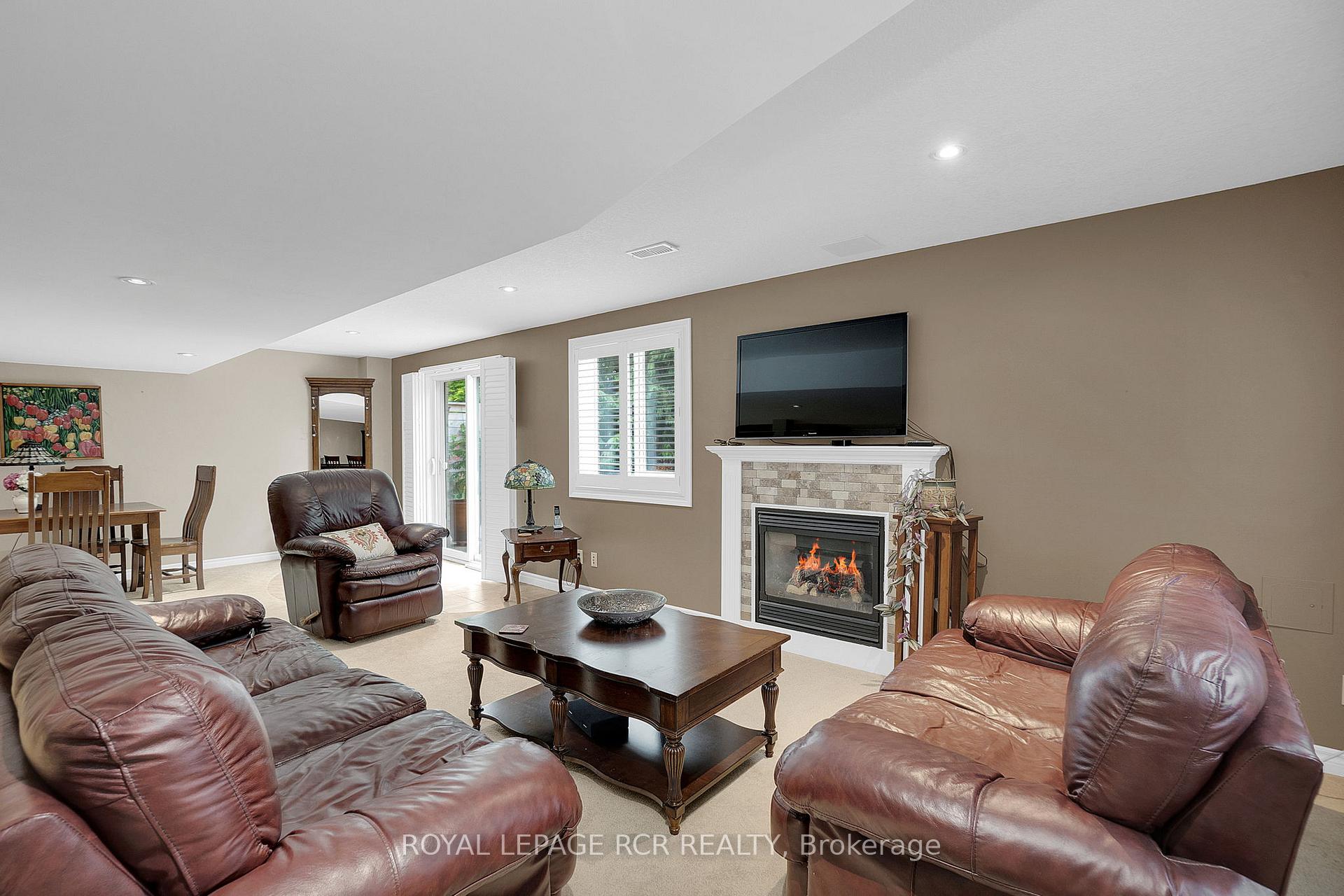 Photo 39 of Unit 4, 14 Zimmerman Drive, Caledon, Palgrave — HOMEH