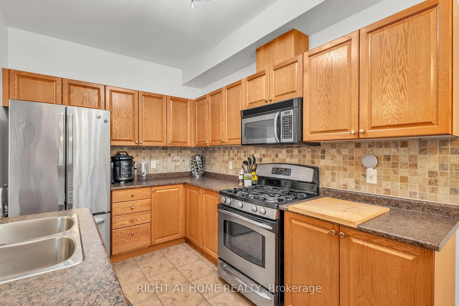 Photo 18 of Unit 30, 170 Dewitt Road, Hamilton, Stoney Creek — HOMEH