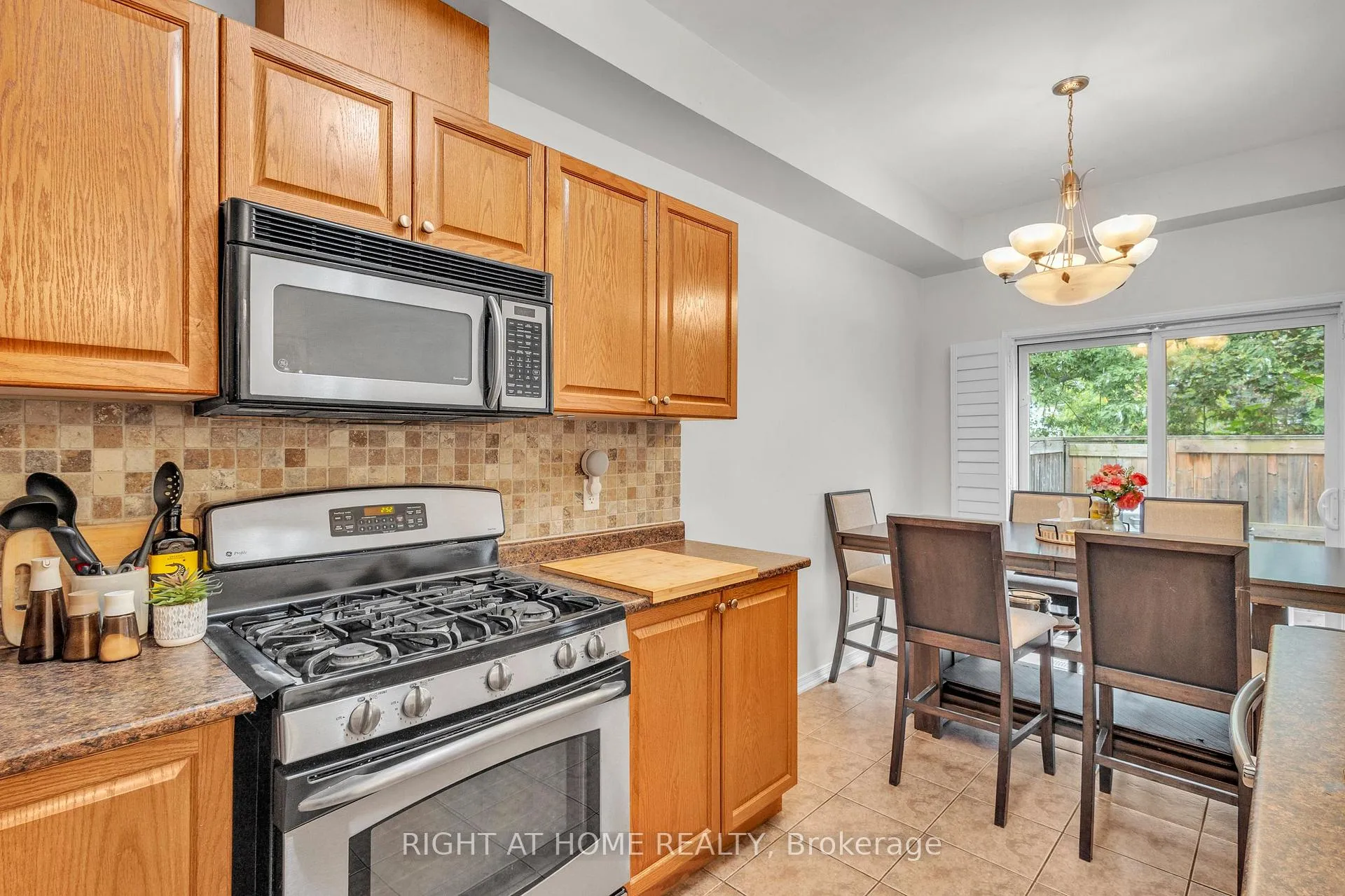 Photo 19 of Unit 30, 170 Dewitt Road, Hamilton, Stoney Creek — HOMEH