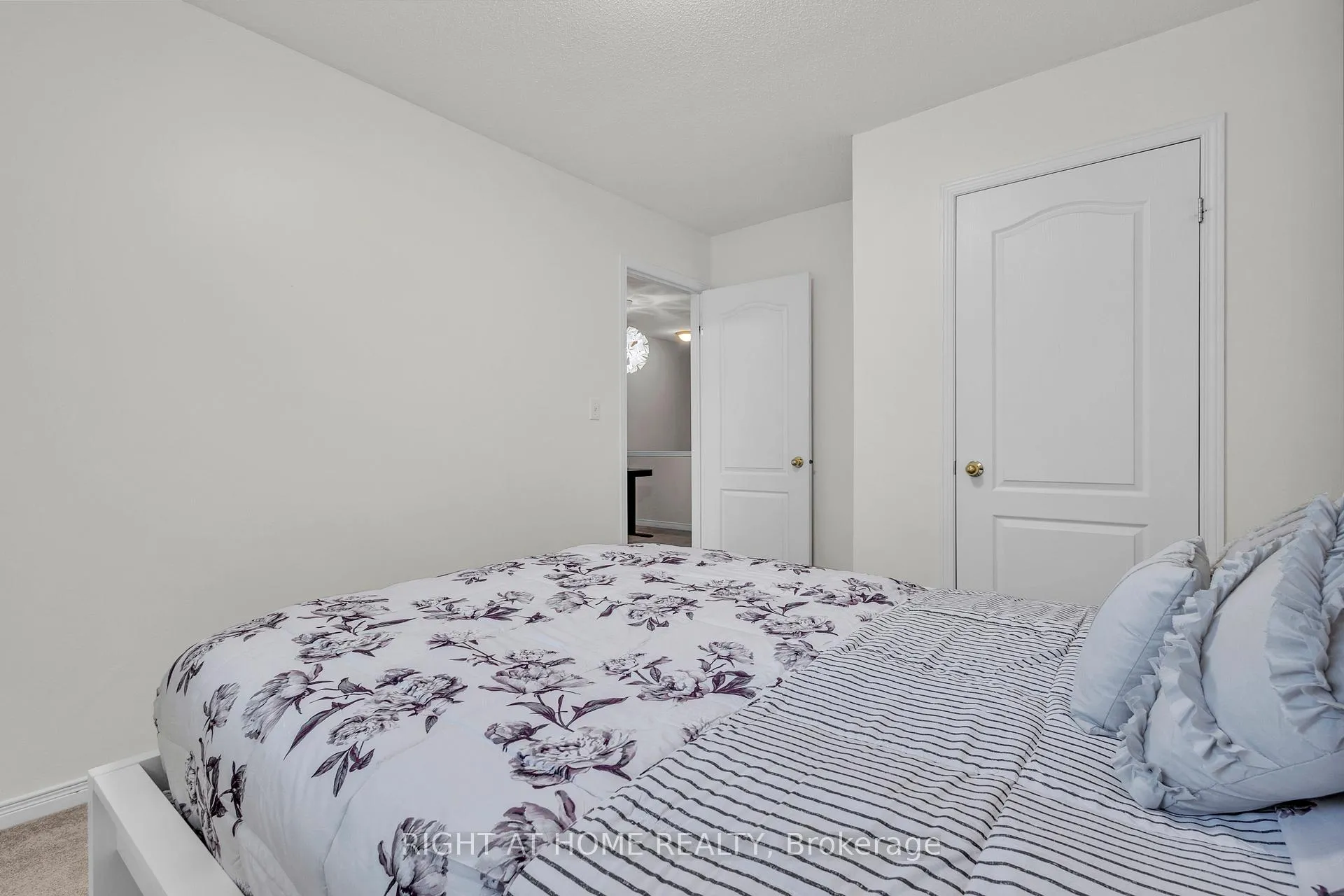 Photo 34 of Unit 30, 170 Dewitt Road, Hamilton, Stoney Creek — HOMEH