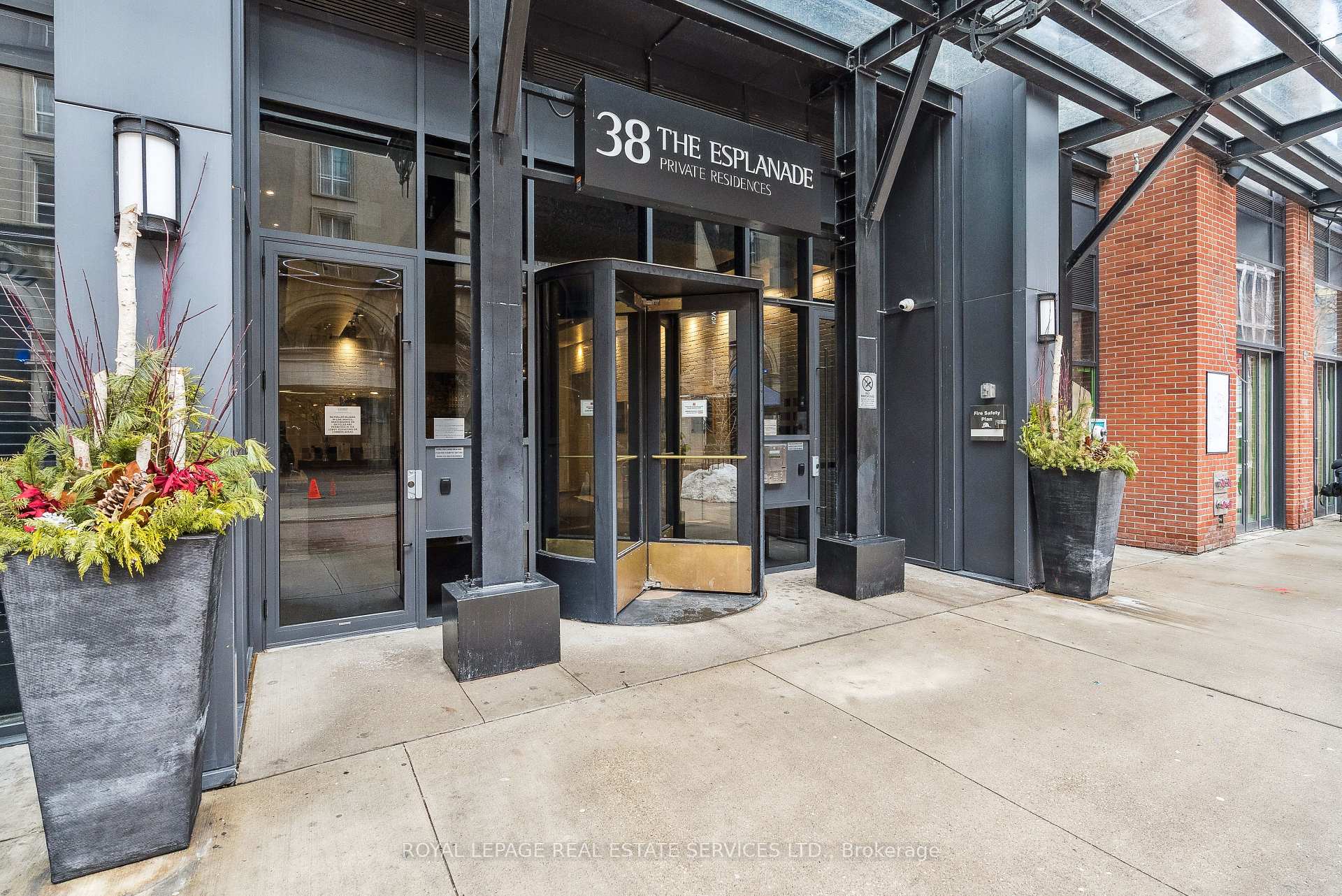 Photo 2 of Unit 807, 38 The Esplanade, Toronto, Waterfront Communities — HOMEH