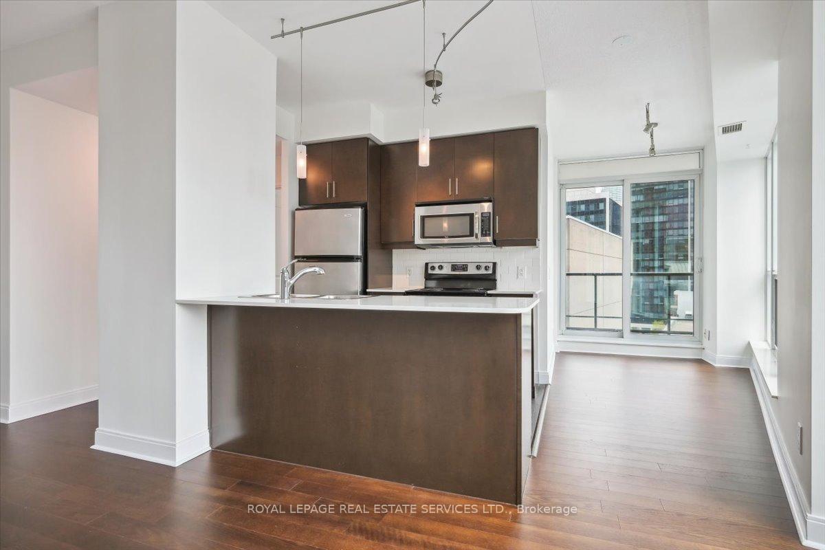 Photo 14 of Unit 807, 38 The Esplanade, Toronto, Waterfront Communities — HOMEH