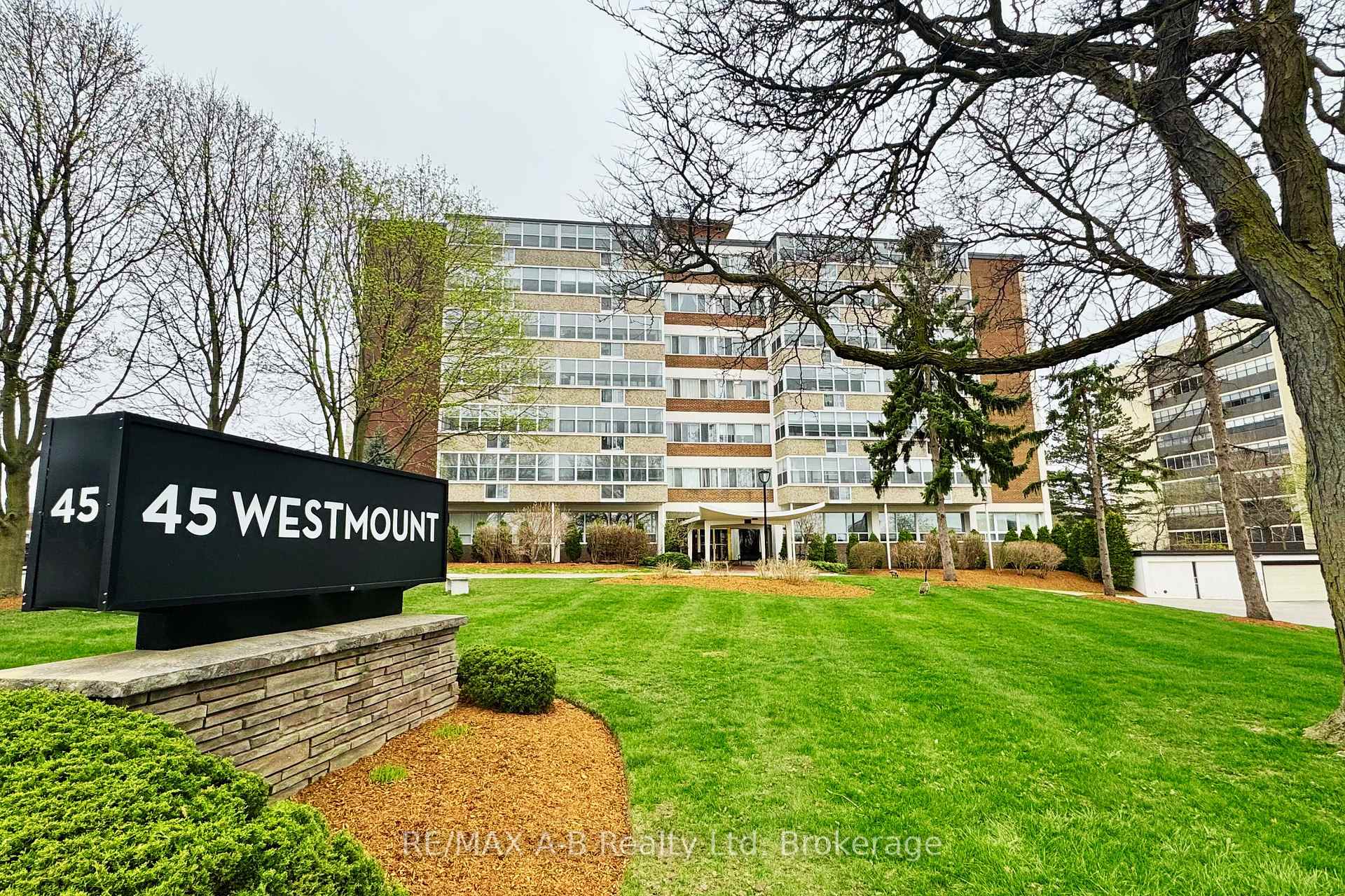 Photo 1 of Unit 102, 45 Westmount Road N, Waterloo — HOMEH