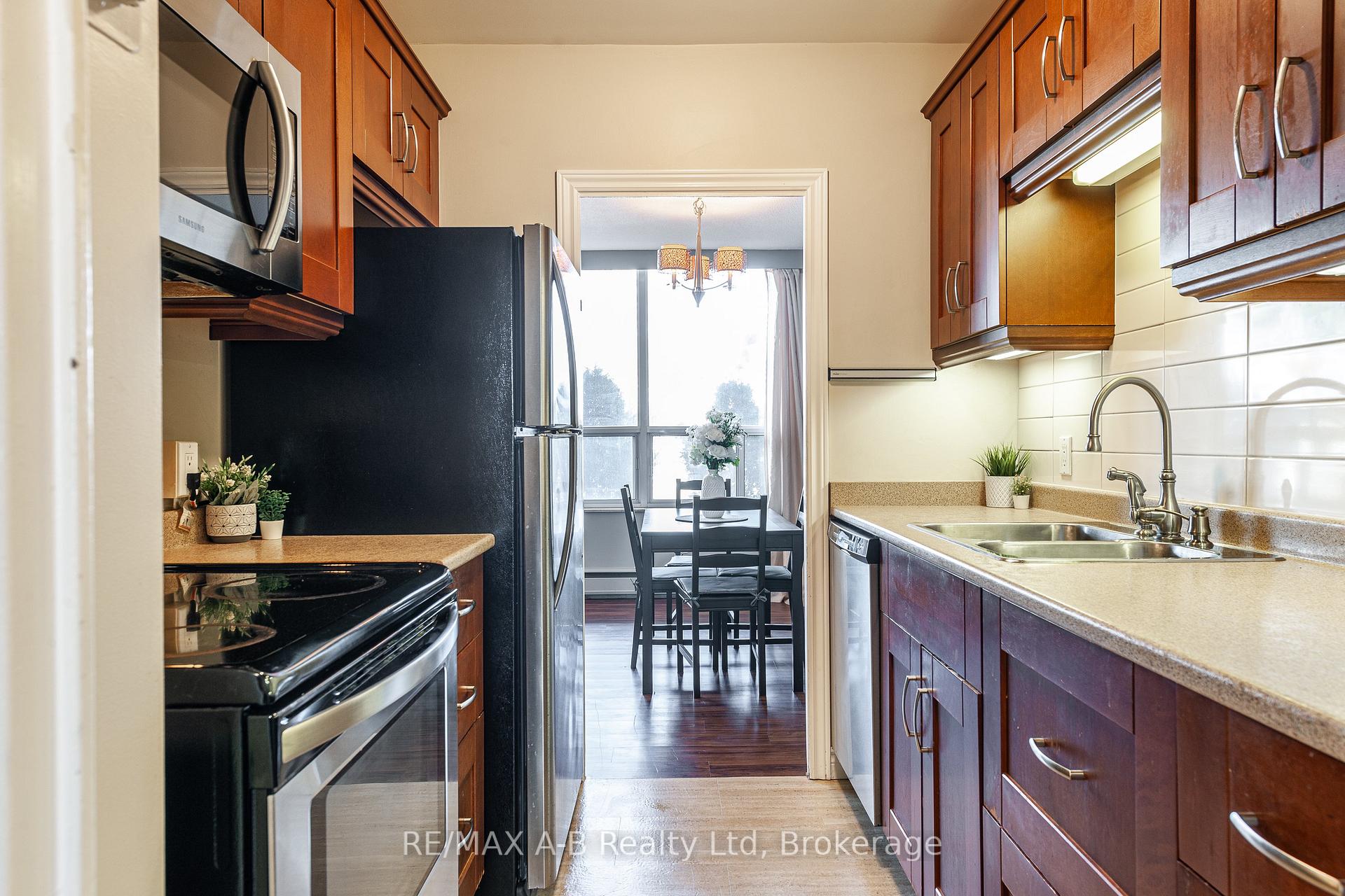 Photo 3 of Unit 102, 45 Westmount Road N, Waterloo — HOMEH