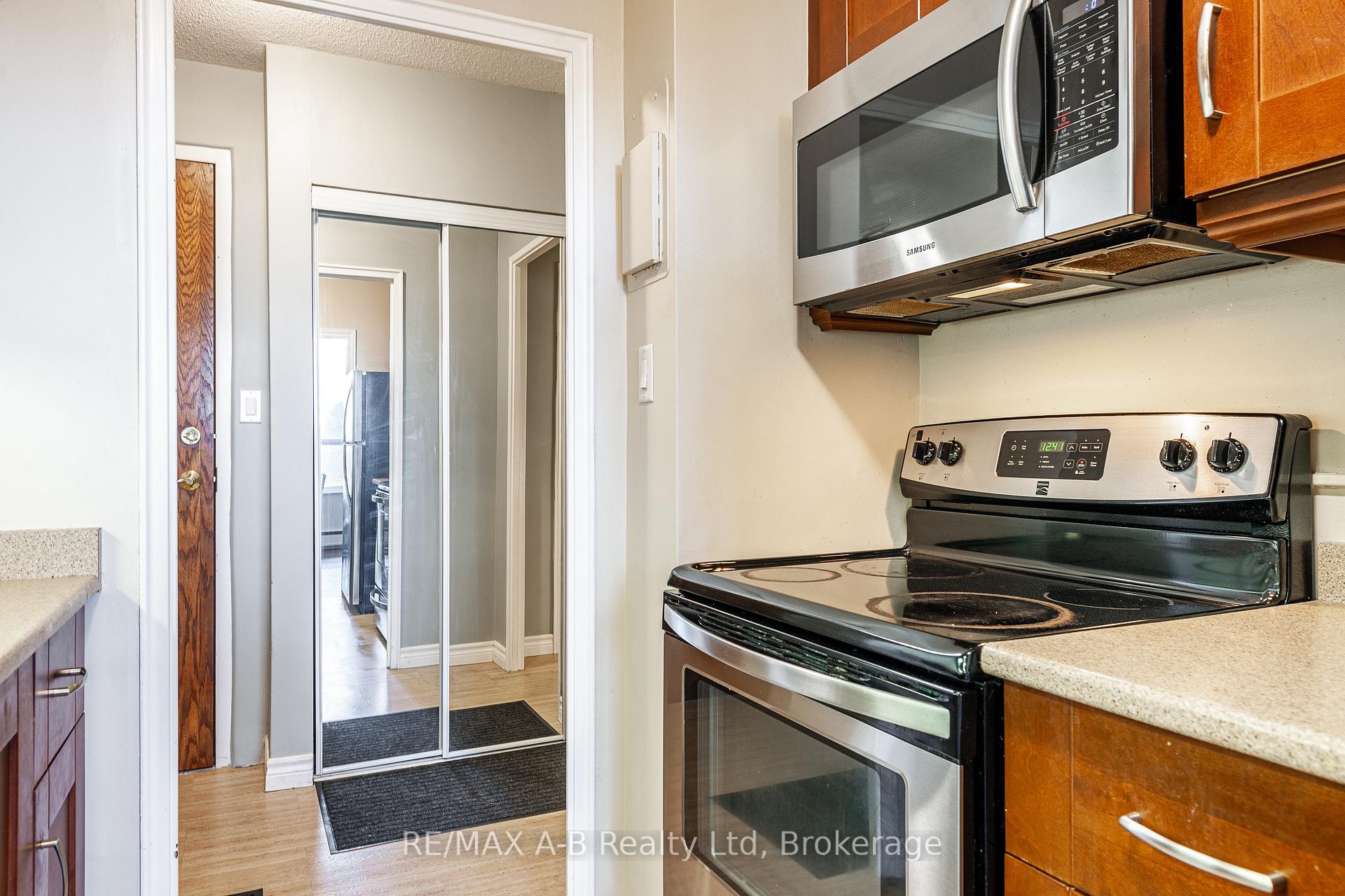 Photo 5 of Unit 102, 45 Westmount Road N, Waterloo — HOMEH
