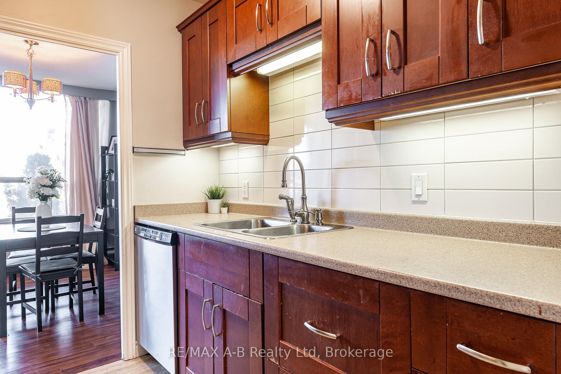 Photo 6 of Unit 102, 45 Westmount Road N, Waterloo — HOMEH