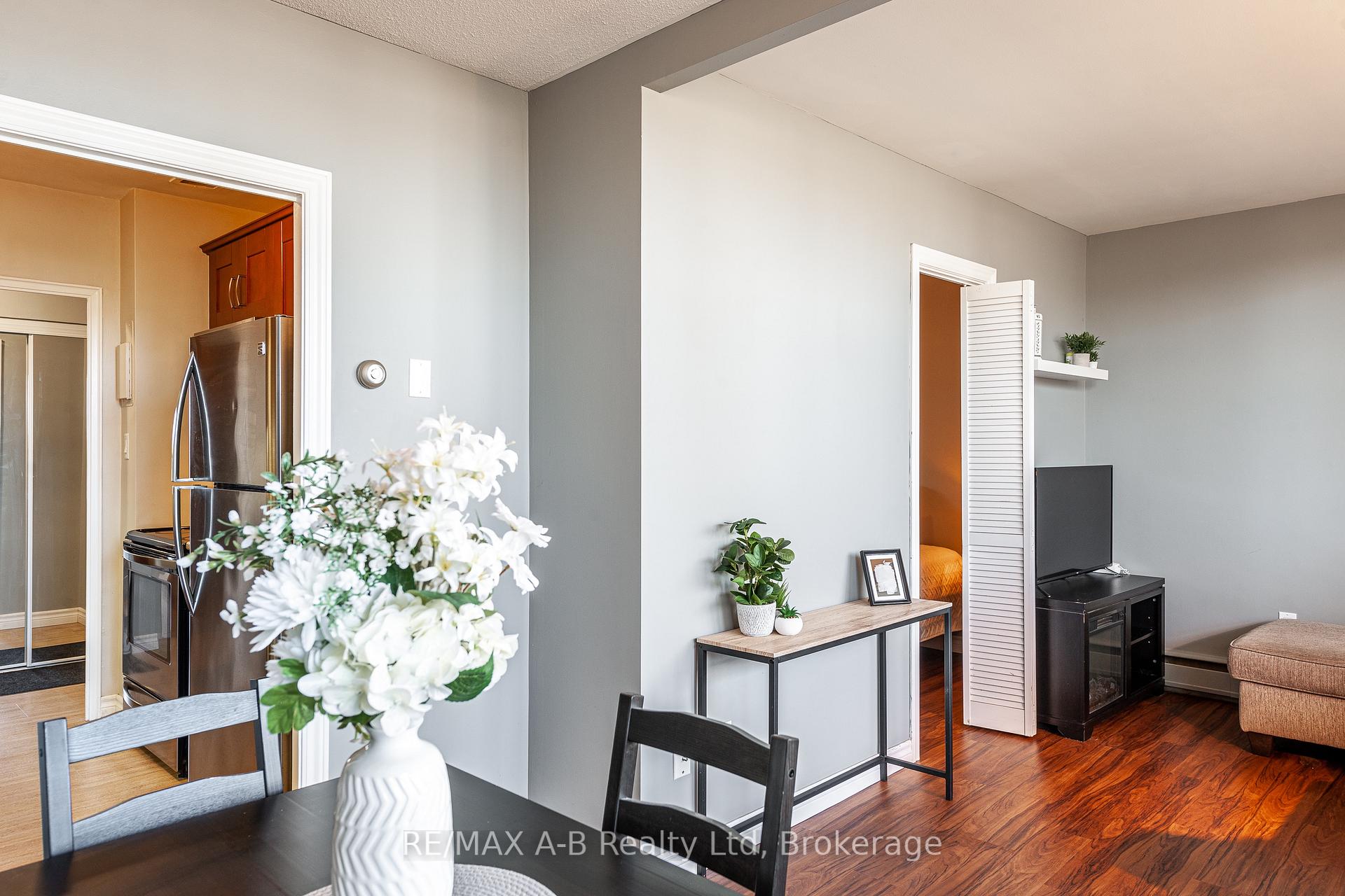 Photo 8 of Unit 102, 45 Westmount Road N, Waterloo — HOMEH
