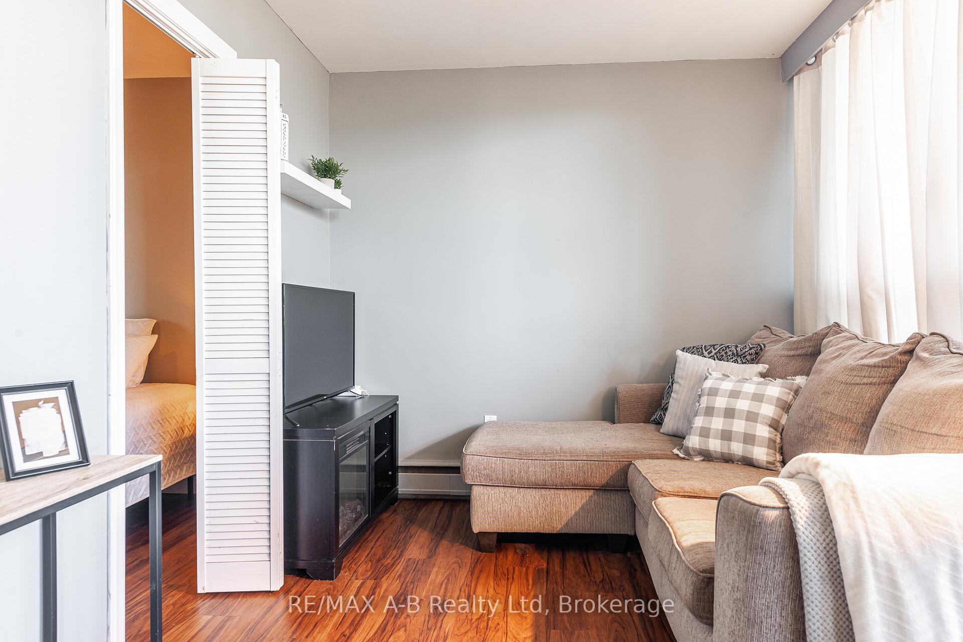 Photo 12 of Unit 102, 45 Westmount Road N, Waterloo — HOMEH