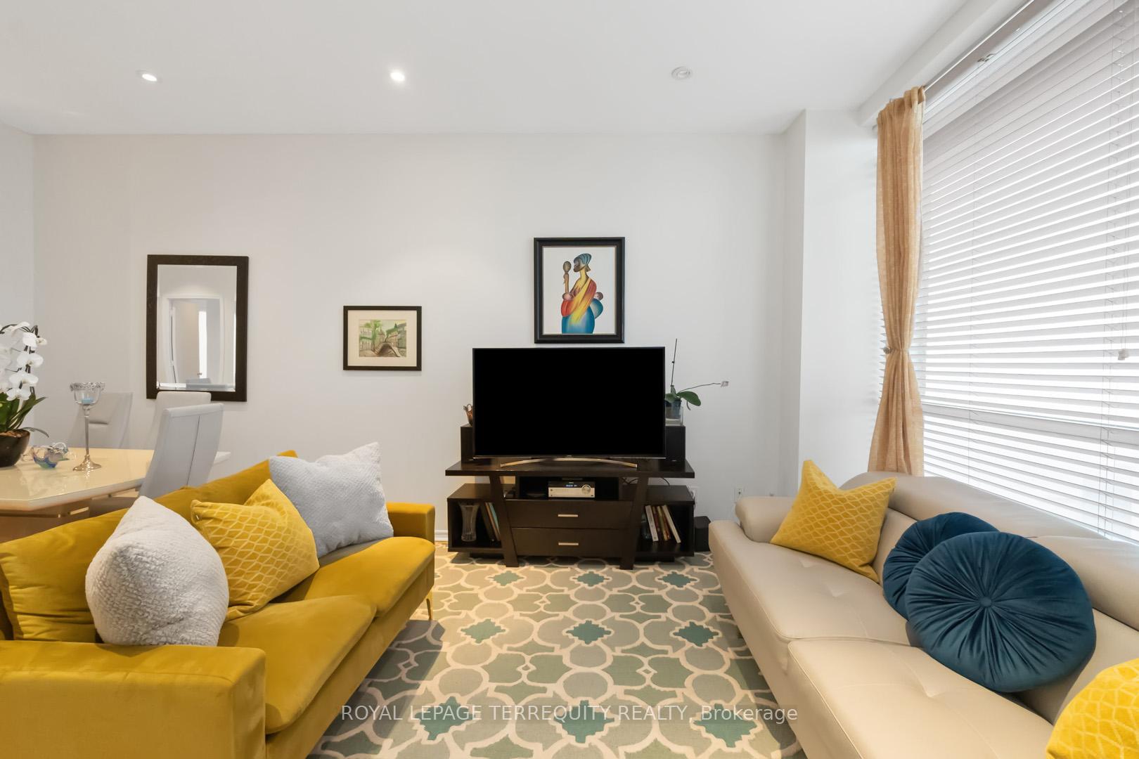 Photo 3 of Unit 2215, 7 King Street E, Toronto, Church-Yonge Corridor — HOMEH