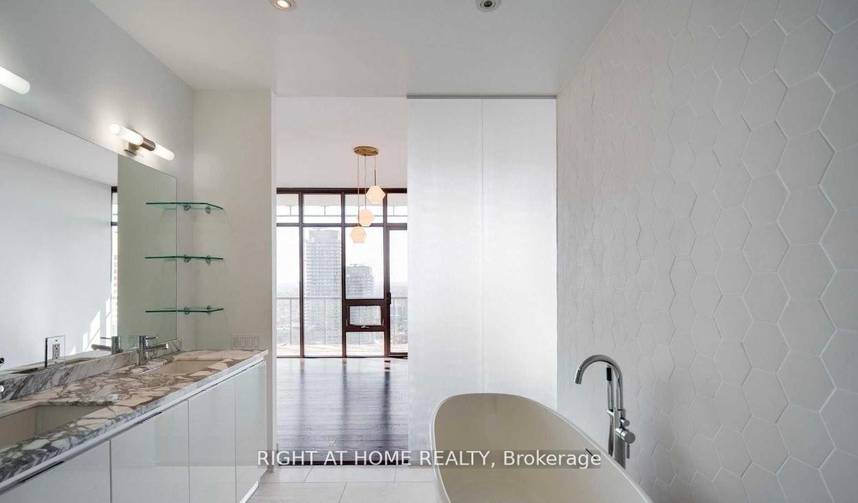 Photo 5 of Unit 4504, 33 Charles Street E, Toronto, Church-Yonge Corridor — HOMEH