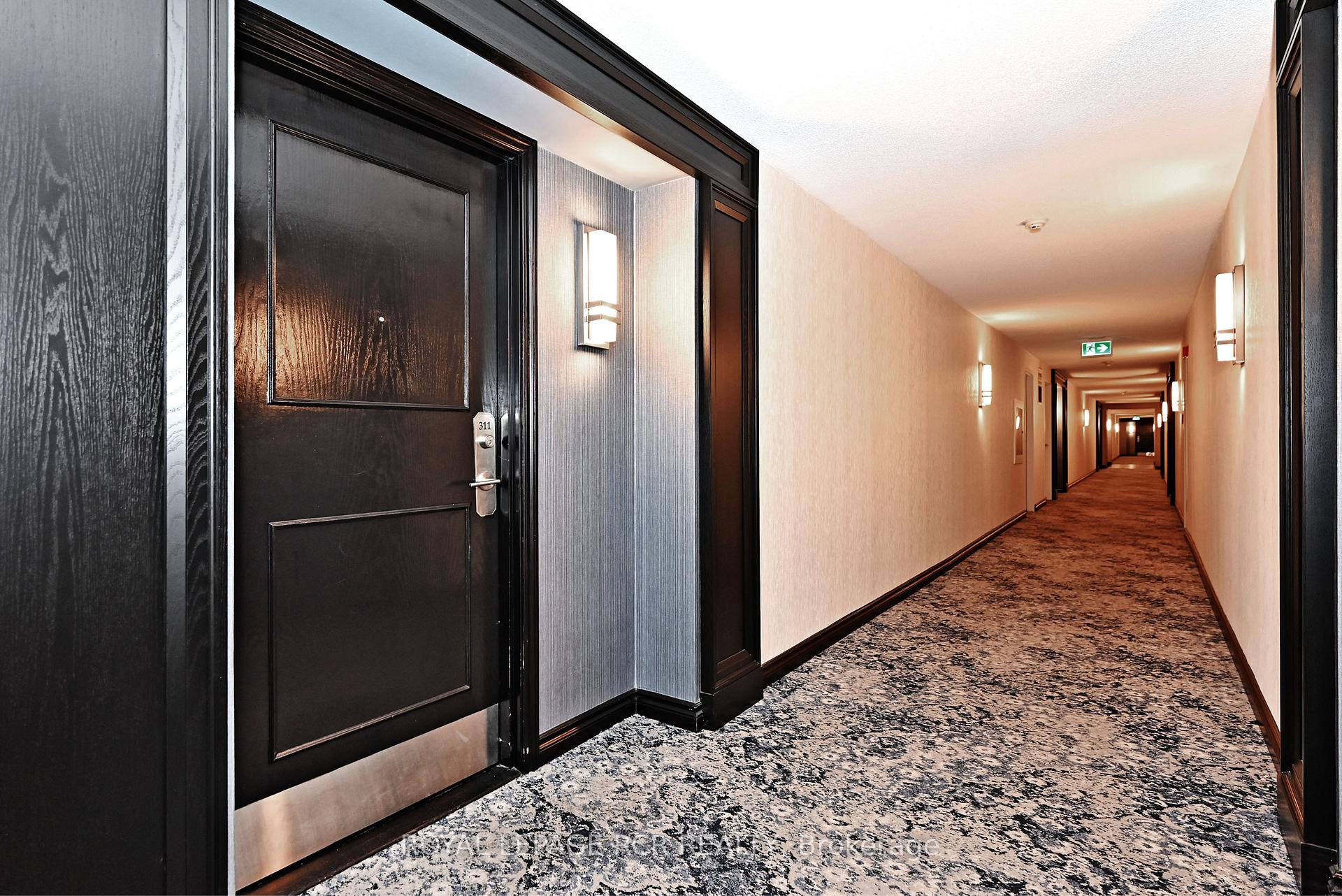 Photo 4 of Unit 311, 14924 Yonge Street, Aurora, Aurora Highlands — HOMEH