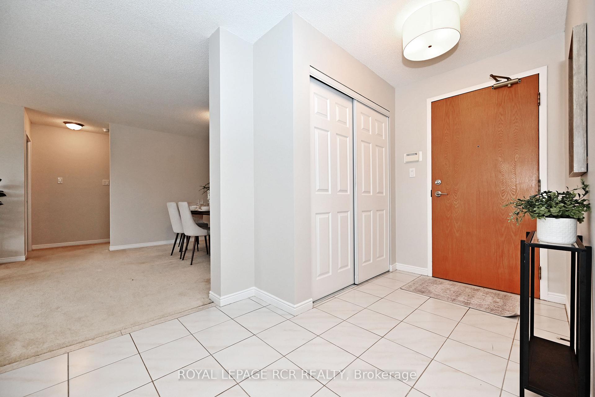 Photo 6 of Unit 311, 14924 Yonge Street, Aurora, Aurora Highlands — HOMEH