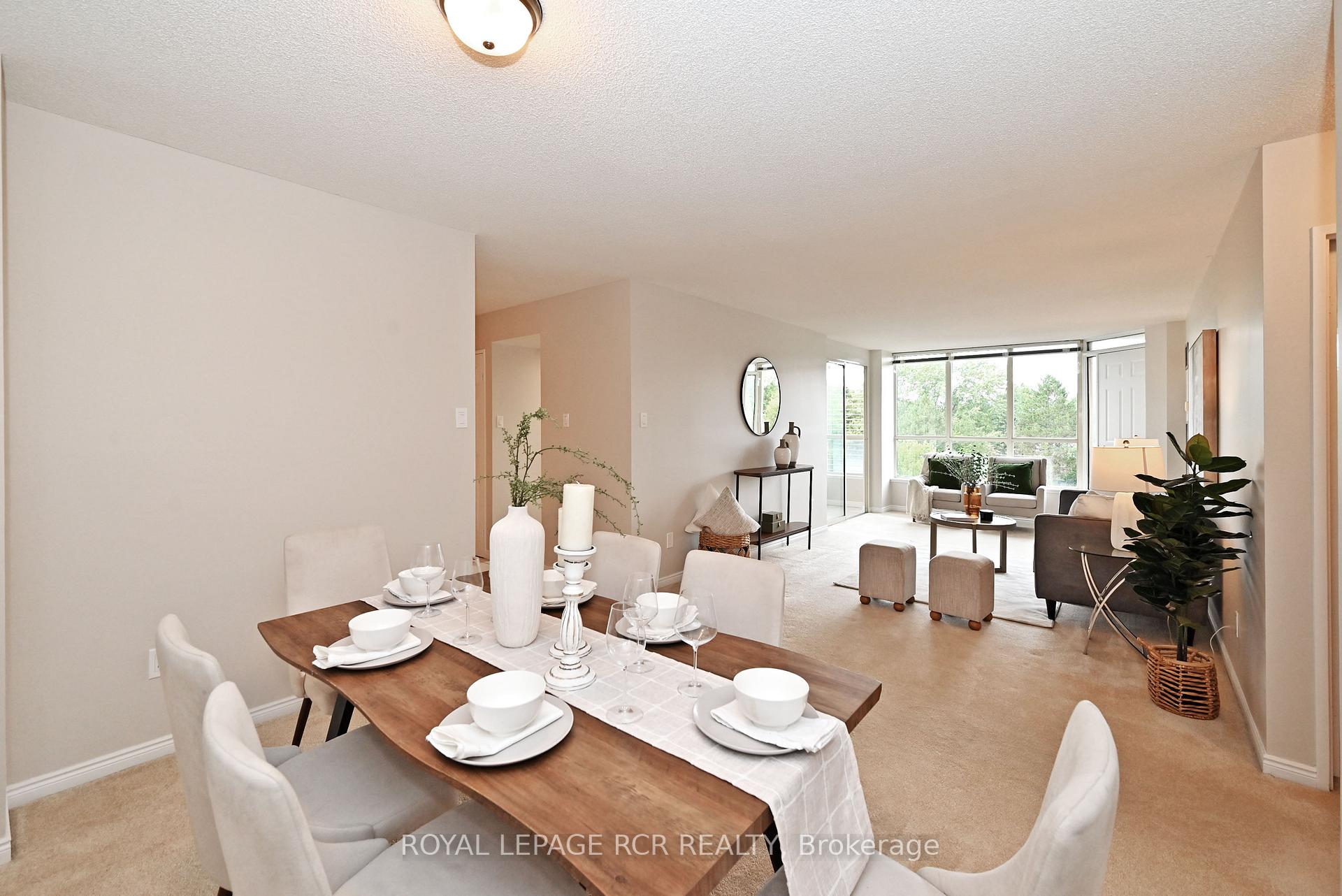 Photo 7 of Unit 311, 14924 Yonge Street, Aurora, Aurora Highlands — HOMEH