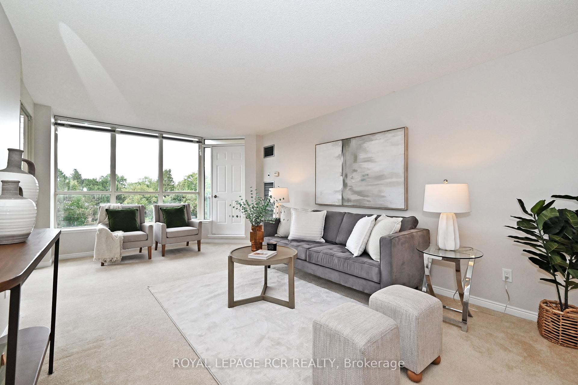 Photo 9 of Unit 311, 14924 Yonge Street, Aurora, Aurora Highlands — HOMEH