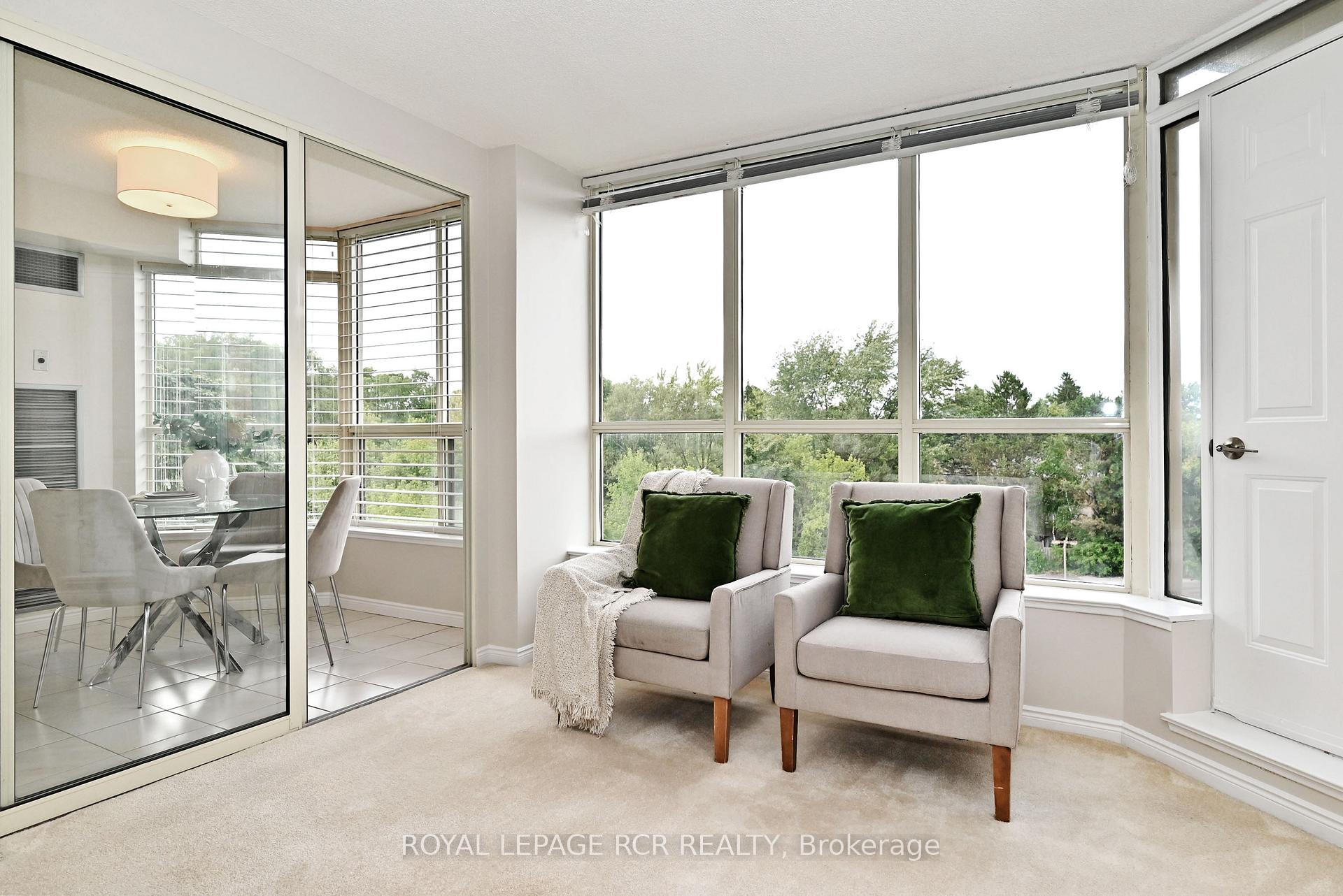 Photo 10 of Unit 311, 14924 Yonge Street, Aurora, Aurora Highlands — HOMEH