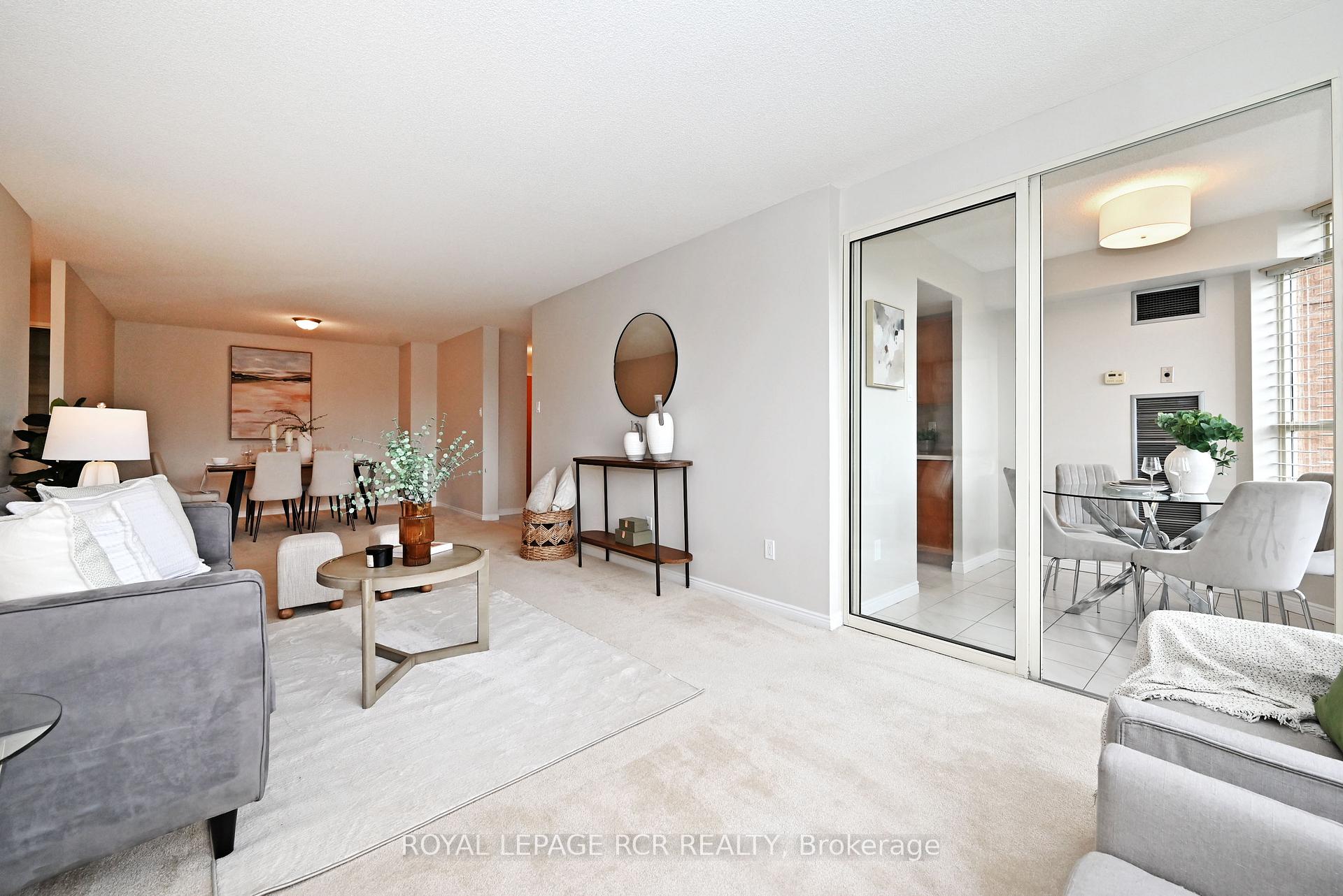 Photo 11 of Unit 311, 14924 Yonge Street, Aurora, Aurora Highlands — HOMEH