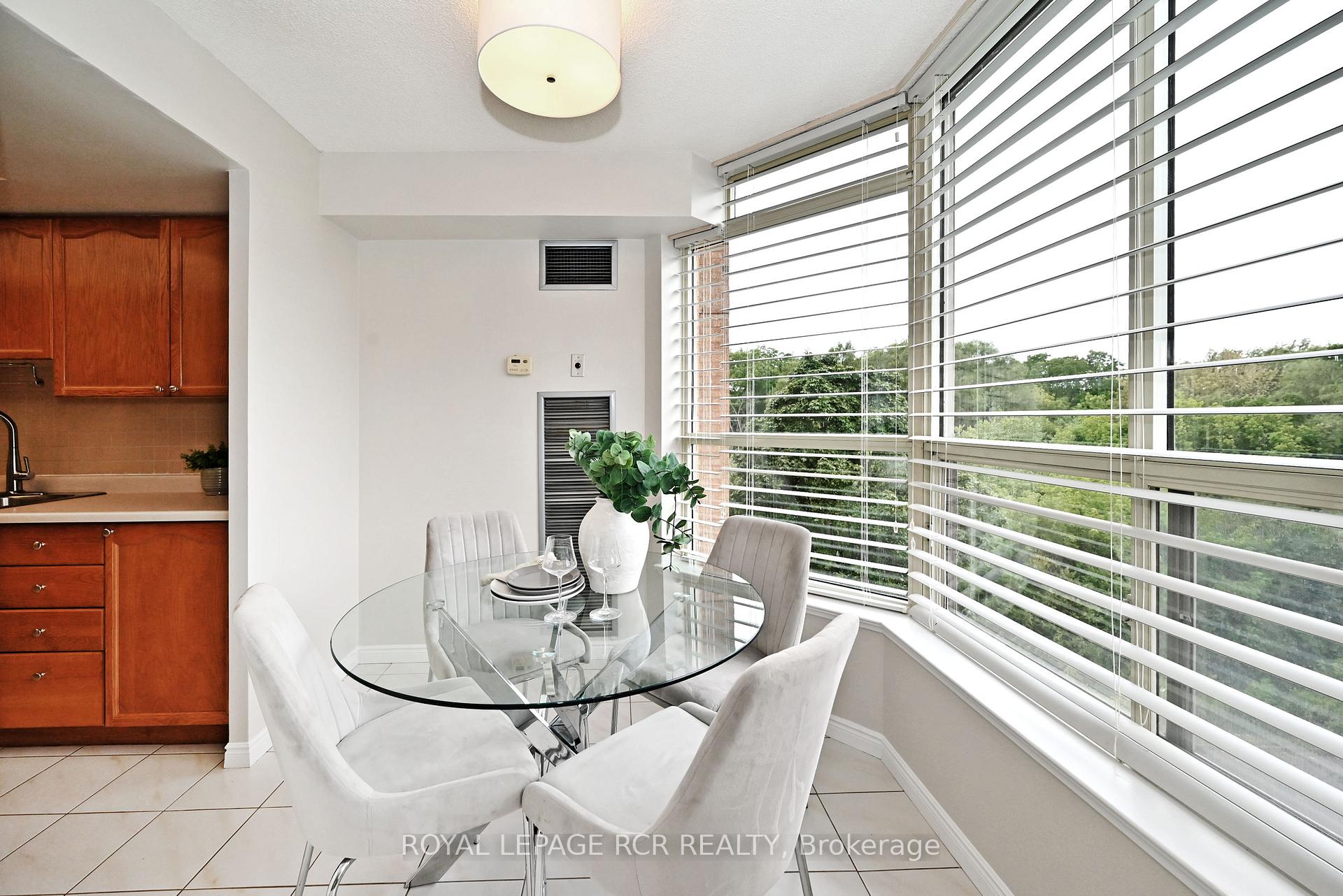 Photo 18 of Unit 311, 14924 Yonge Street, Aurora, Aurora Highlands — HOMEH