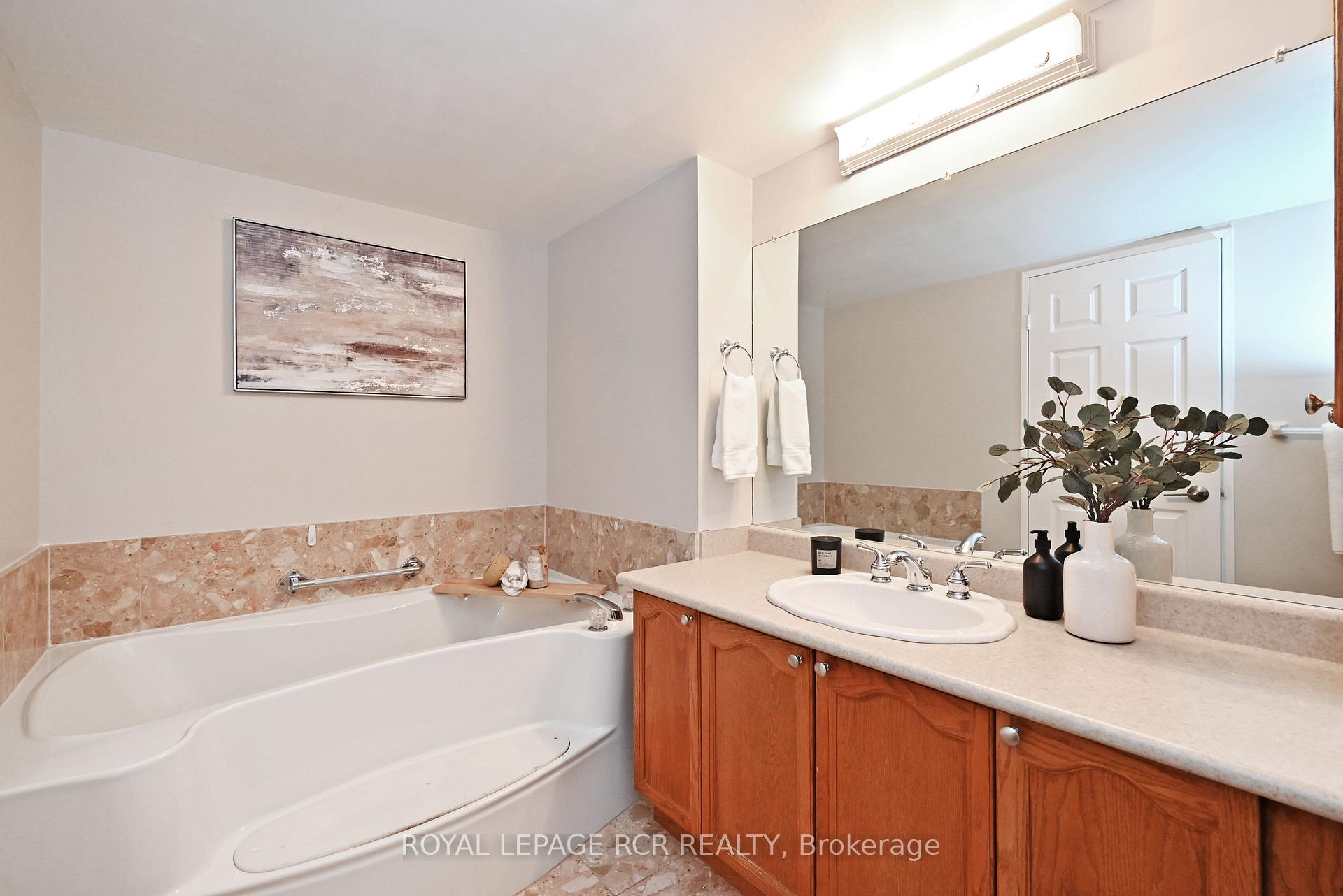 Photo 29 of Unit 311, 14924 Yonge Street, Aurora, Aurora Highlands — HOMEH