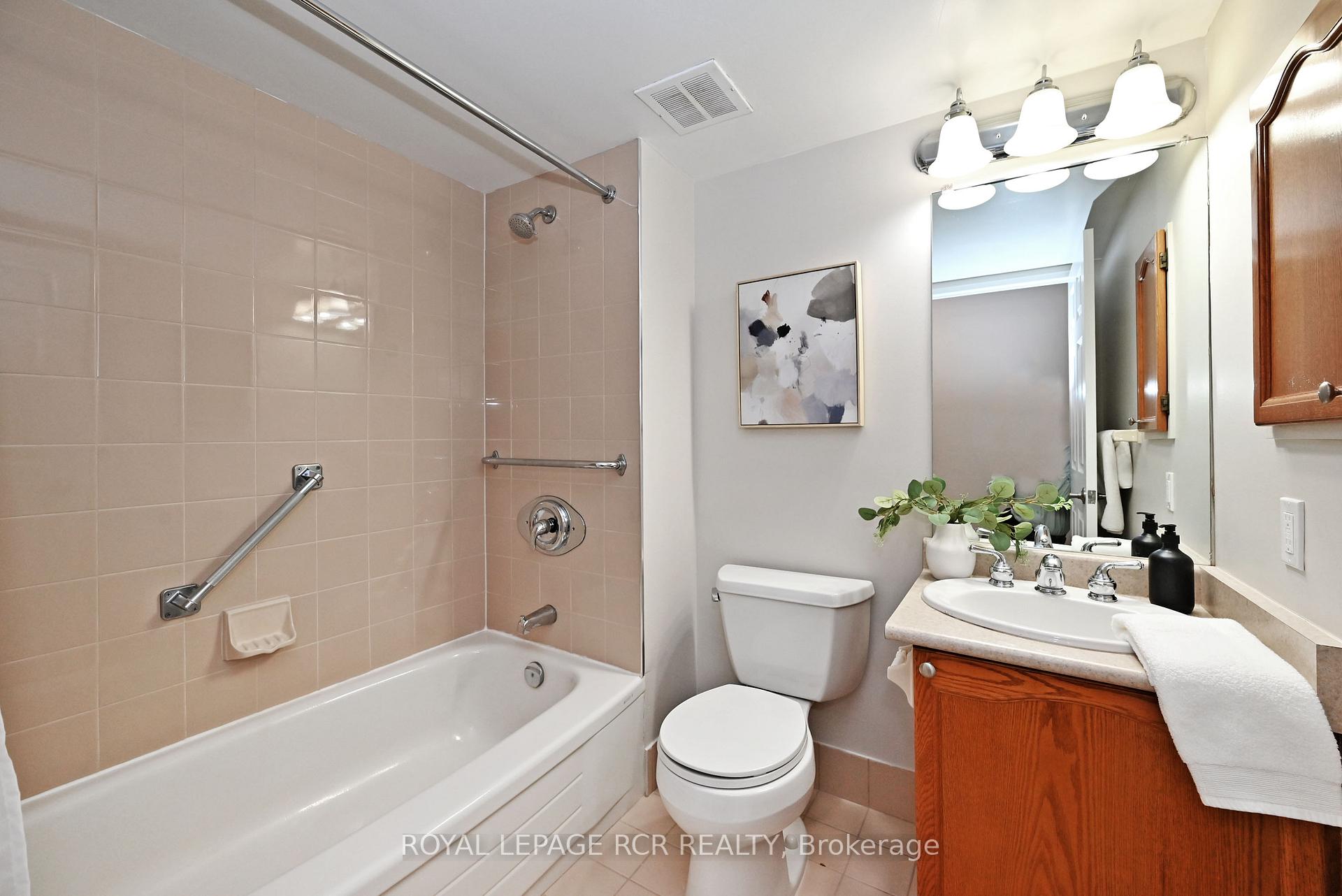 Photo 34 of Unit 311, 14924 Yonge Street, Aurora, Aurora Highlands — HOMEH