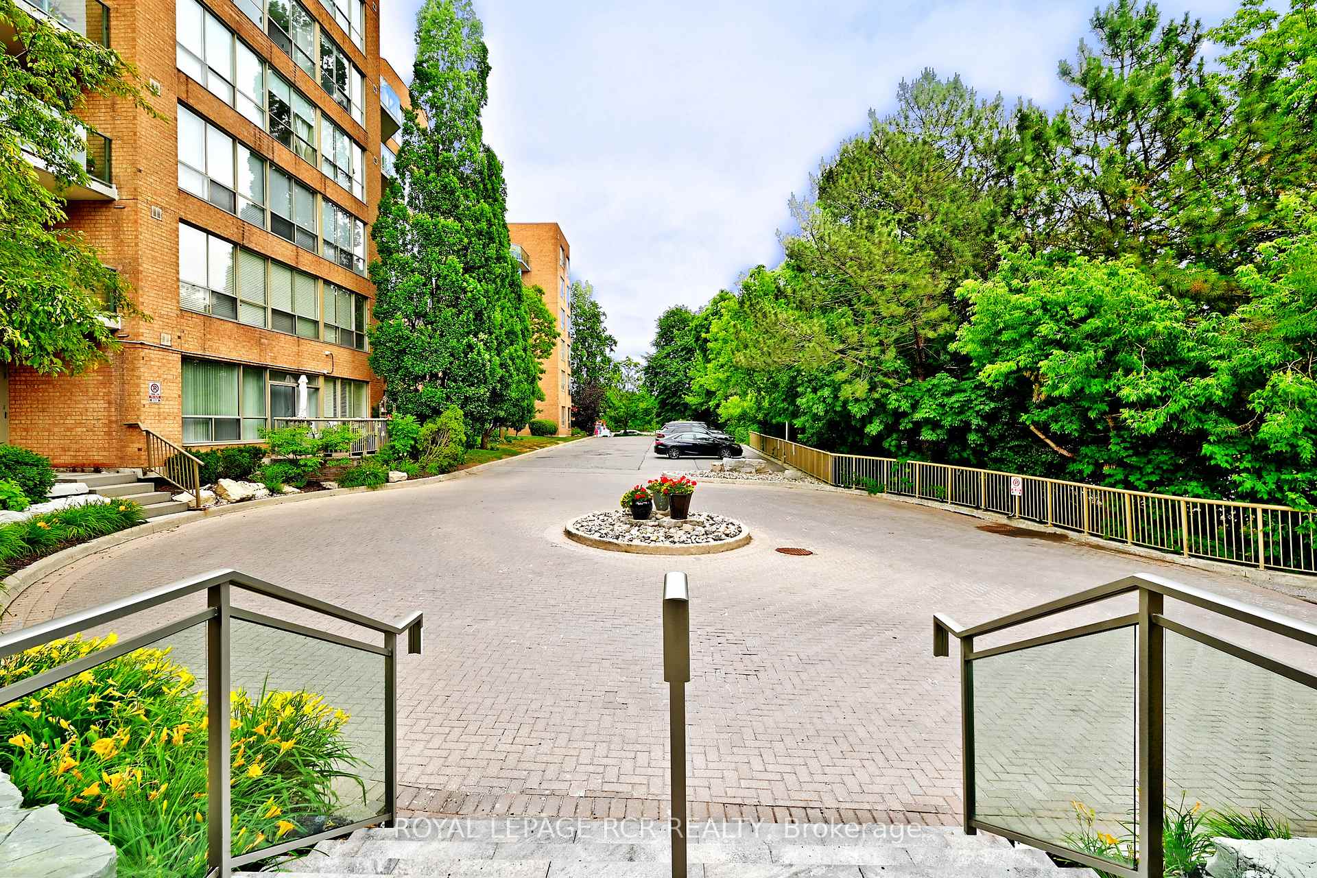 Photo 39 of Unit 311, 14924 Yonge Street, Aurora, Aurora Highlands — HOMEH