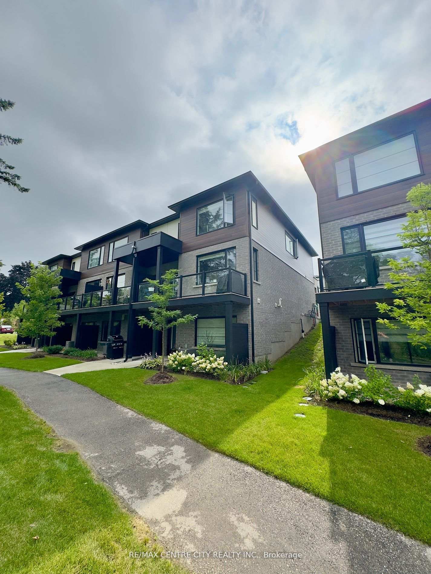 Front of Unit 17, 350 River Road
