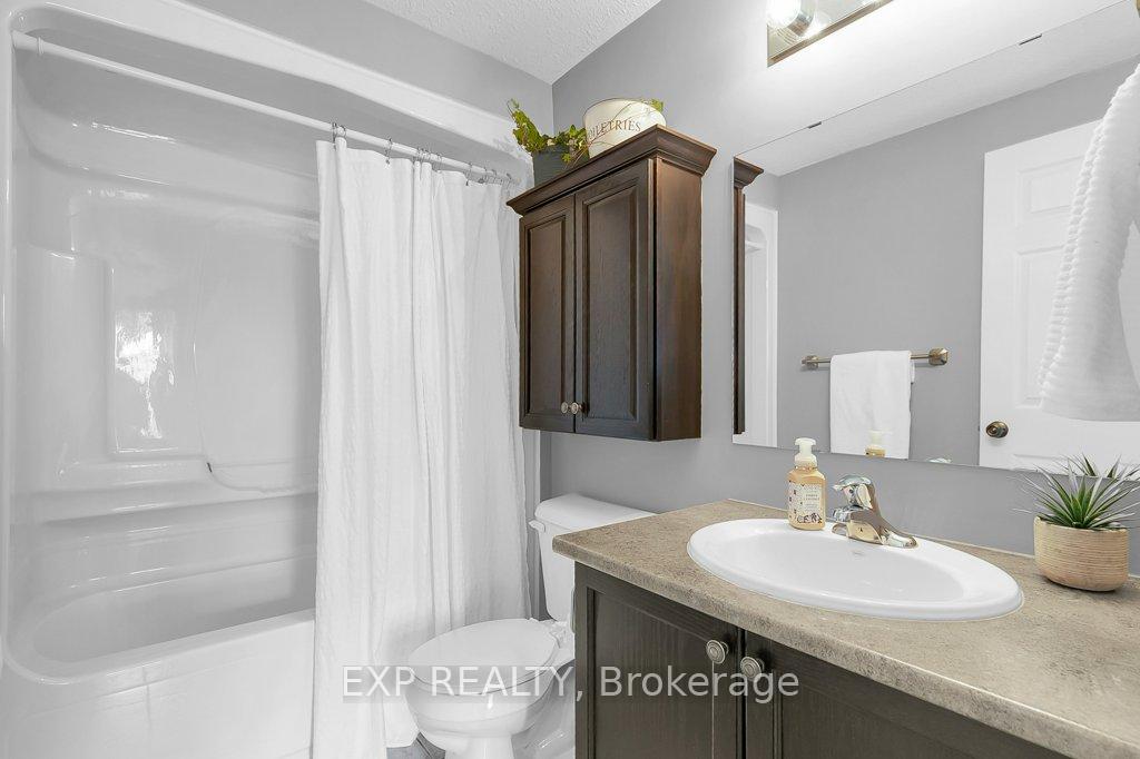 Photo 14 of 332 Fallowfield Drive, Kitchener — HOMEH