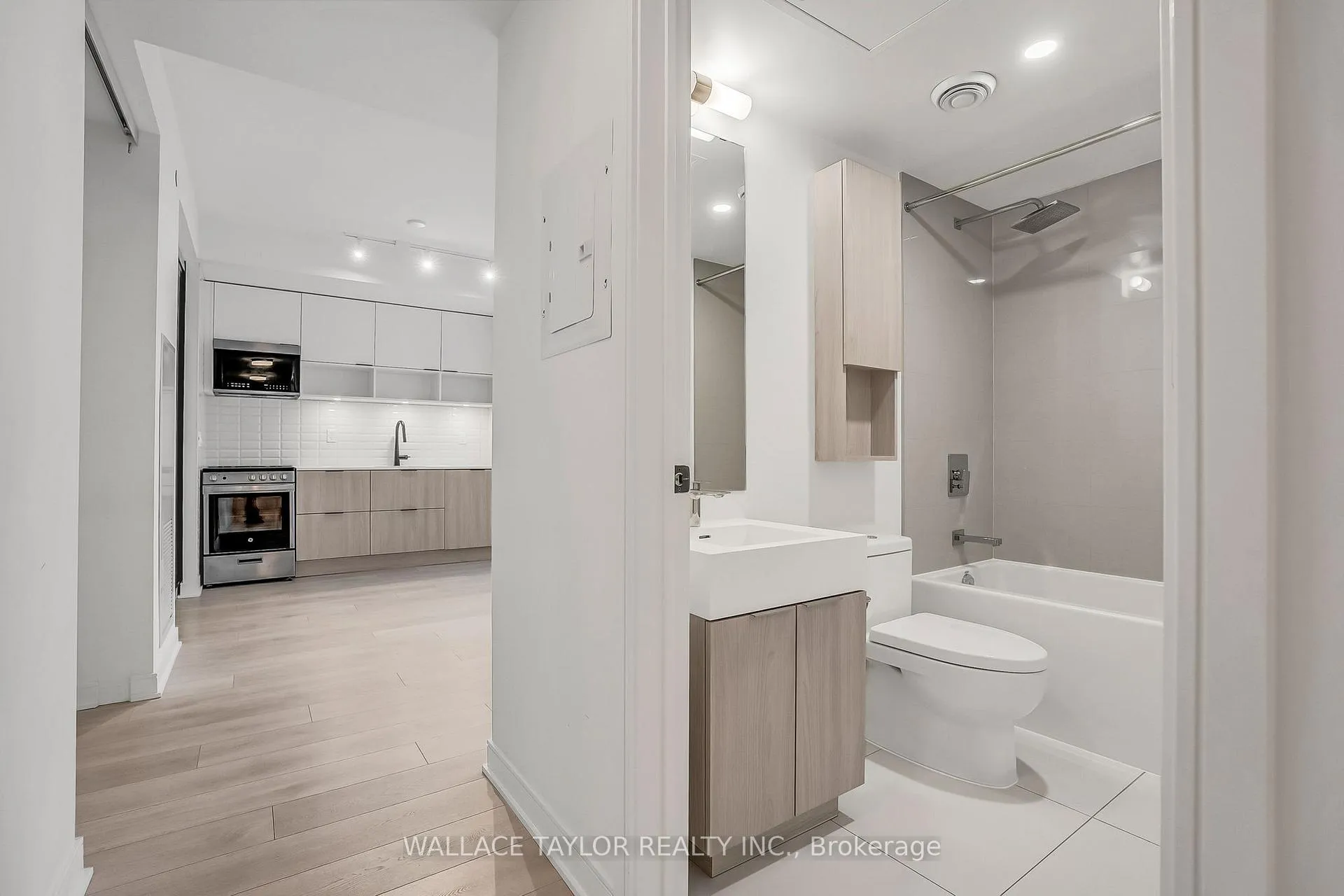Photo 8 of Unit 12, 35 Rolling Mills Road, Toronto, Waterfront Communities — HOMEH