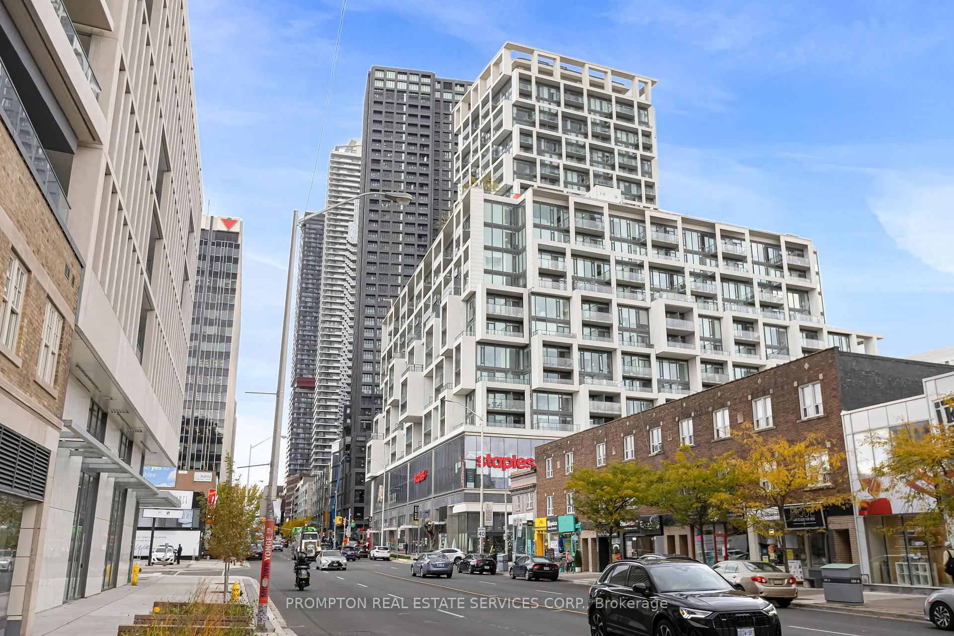 Front of Unit 1732, 8 Hillsdale Avenue E
