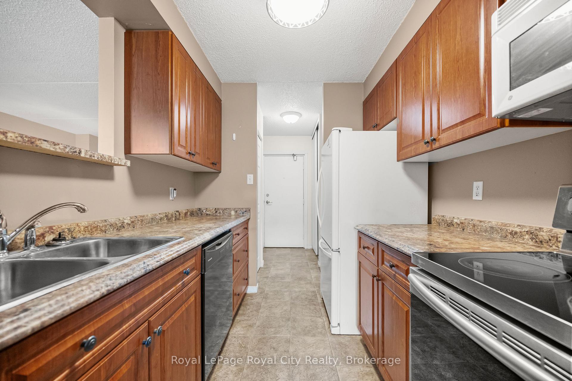 Photo 12 of Unit 208, 75 Silvercreek Parkway N, Guelph, Junction/Onward Willow — HOMEH