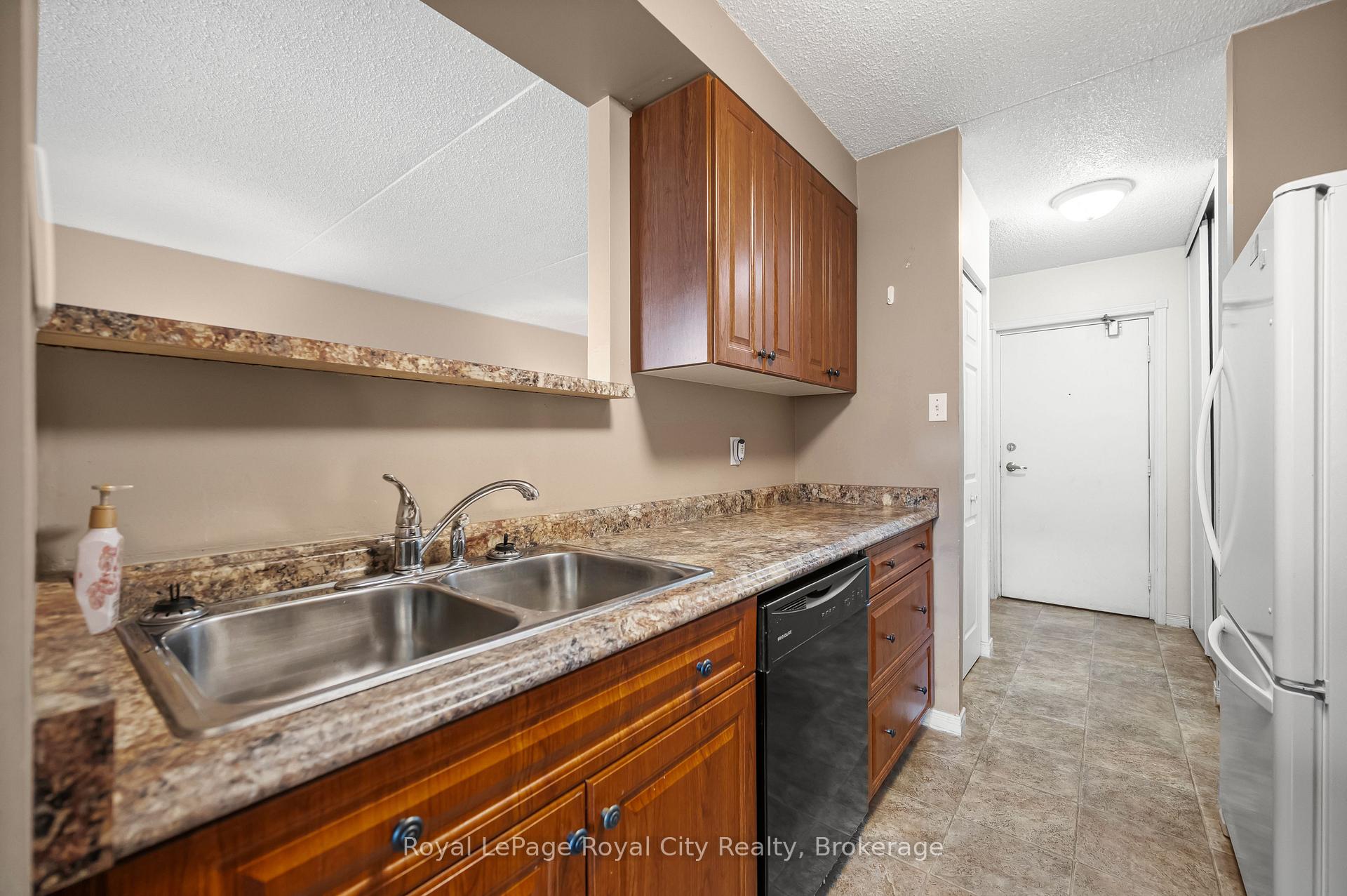 Photo 13 of Unit 208, 75 Silvercreek Parkway N, Guelph, Junction/Onward Willow — HOMEH