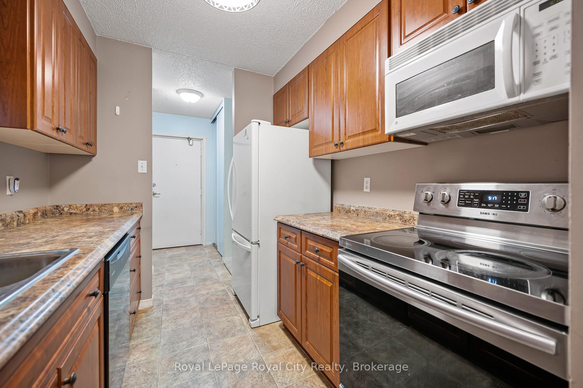 Photo 14 of Unit 208, 75 Silvercreek Parkway N, Guelph, Junction/Onward Willow — HOMEH