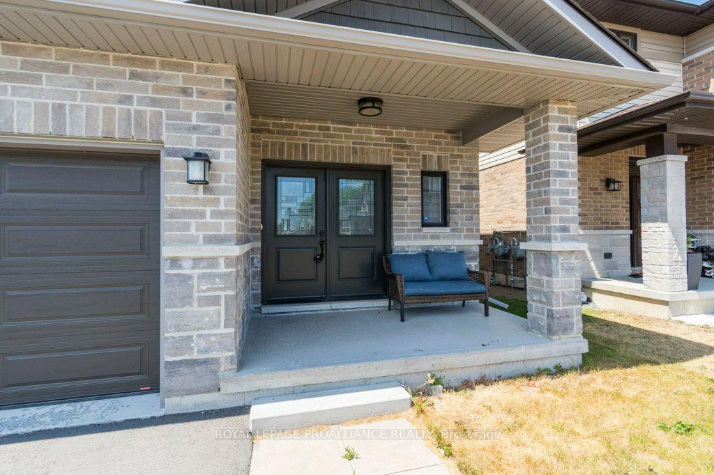Photo 2 of 40 Cottonwood Drive, Belleville, Thurlow Ward — HOMEH