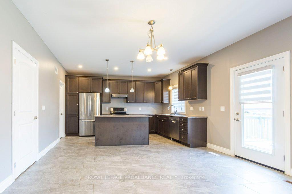 Photo 9 of 40 Cottonwood Drive, Belleville, Thurlow Ward — HOMEH