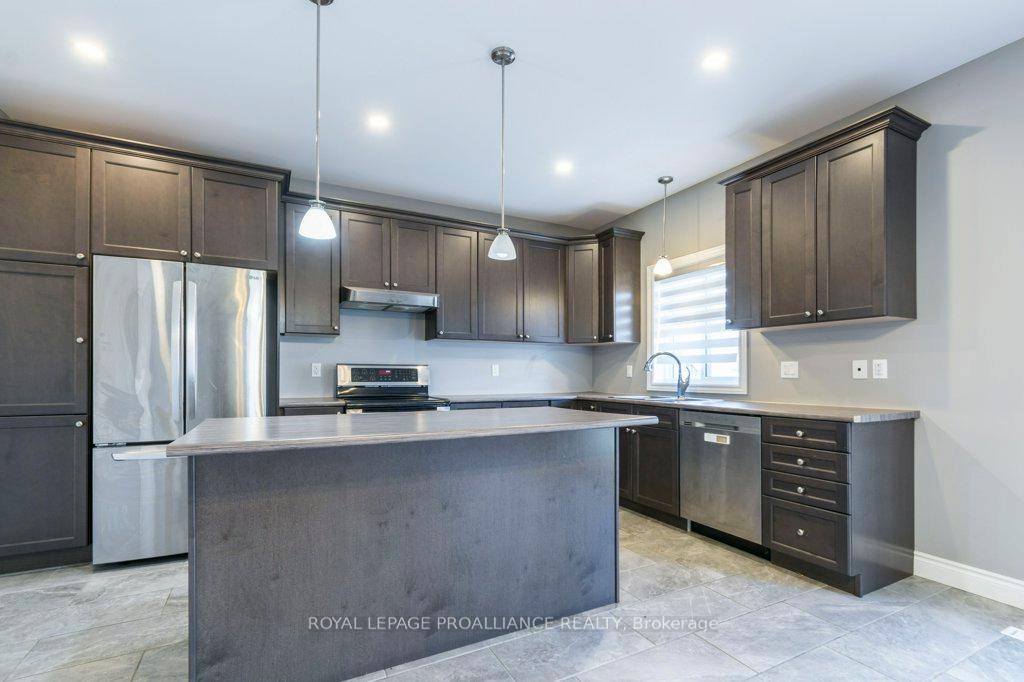 Photo 10 of 40 Cottonwood Drive, Belleville, Thurlow Ward — HOMEH