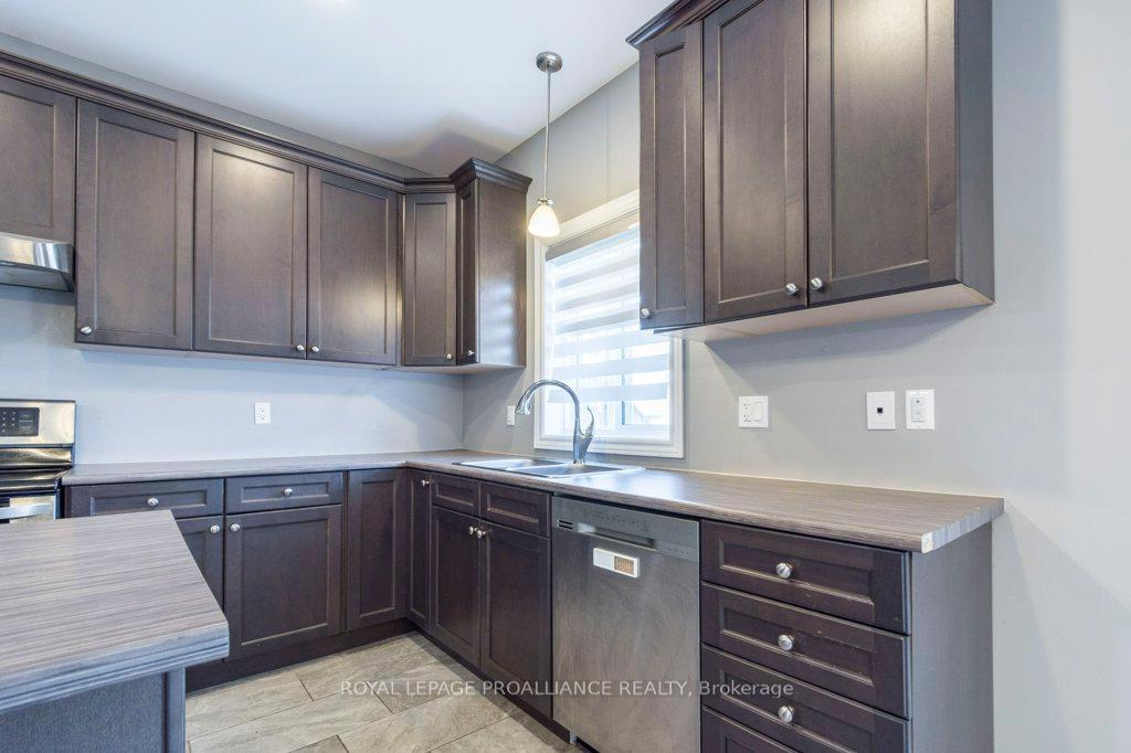 Photo 11 of 40 Cottonwood Drive, Belleville, Thurlow Ward — HOMEH