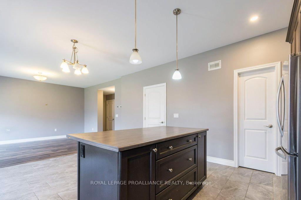 Photo 13 of 40 Cottonwood Drive, Belleville, Thurlow Ward — HOMEH