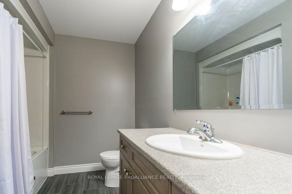 Photo 20 of 40 Cottonwood Drive, Belleville, Thurlow Ward — HOMEH