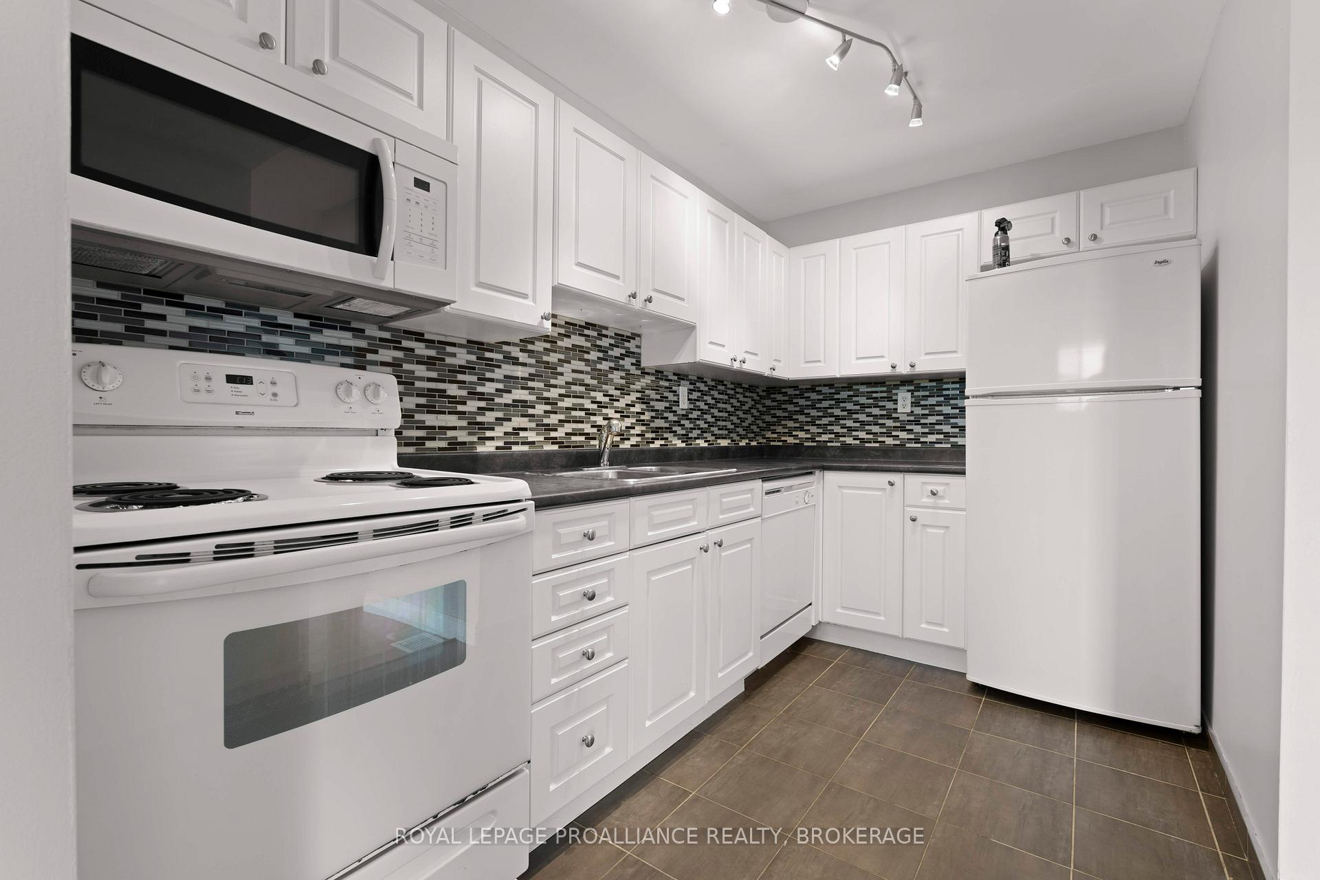 Photo 11 of Unit 67, 850 Datzell Lane, Kingston, South of Taylor-Kidd Blvd — HOMEH