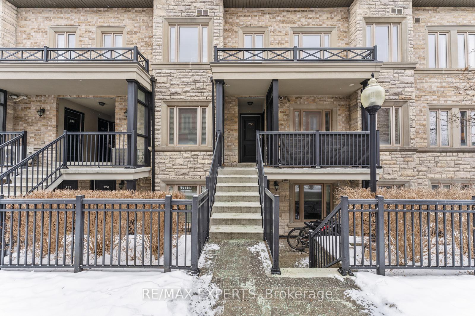 Photo 2 of Unit 249, 318 John Street, Markham, Aileen-Willowbrook — HOMEH