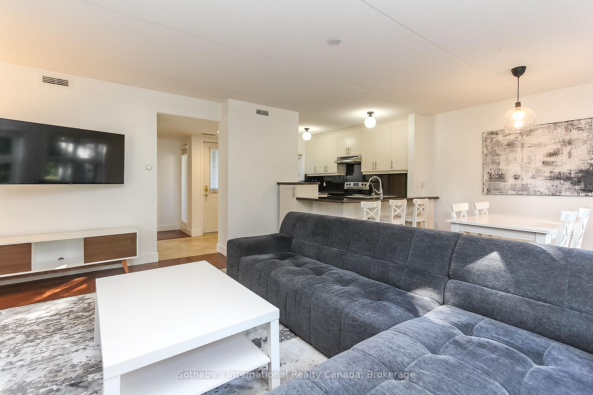 Photo 15 of 411 Mariners Way, Collingwood — HOMEH