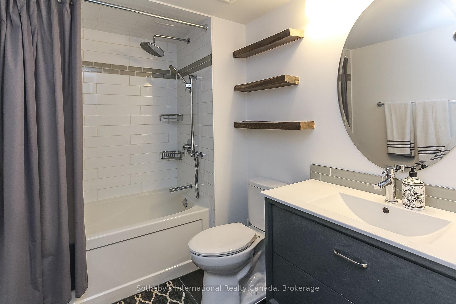 Photo 24 of 411 Mariners Way, Collingwood — HOMEH
