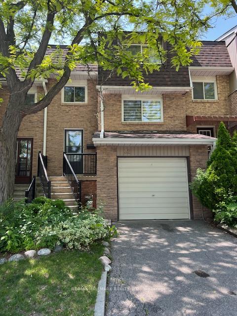 Photo 1 of 32 Dunkeld Way, Markham, Royal Orchard — HOMEH