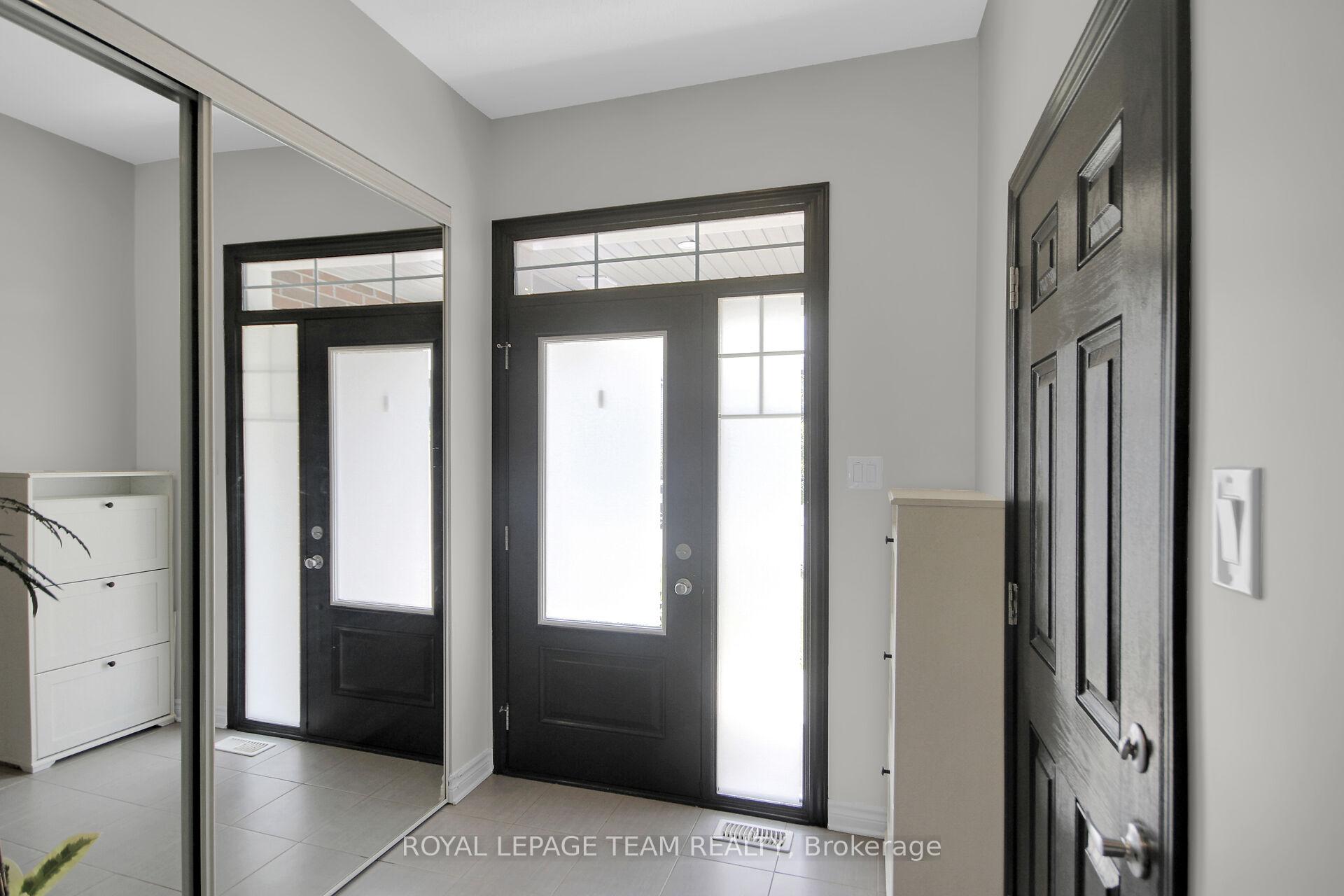 Photo 2 of 655 Lauraleaf Crescent, Ottawa, Barrhaven - Half Moon Bay — HOMEH