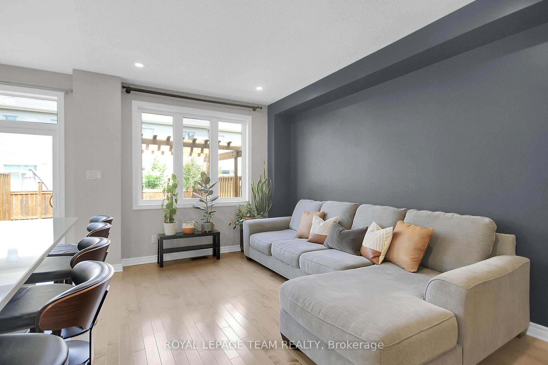 Photo 5 of 655 Lauraleaf Crescent, Ottawa, Barrhaven - Half Moon Bay — HOMEH