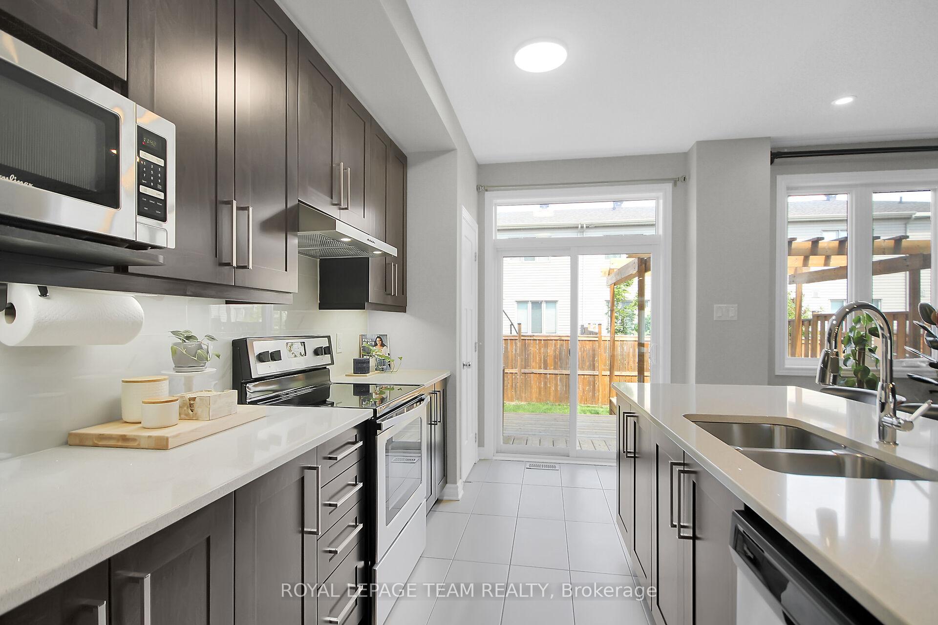 Photo 11 of 655 Lauraleaf Crescent, Ottawa, Barrhaven - Half Moon Bay — HOMEH