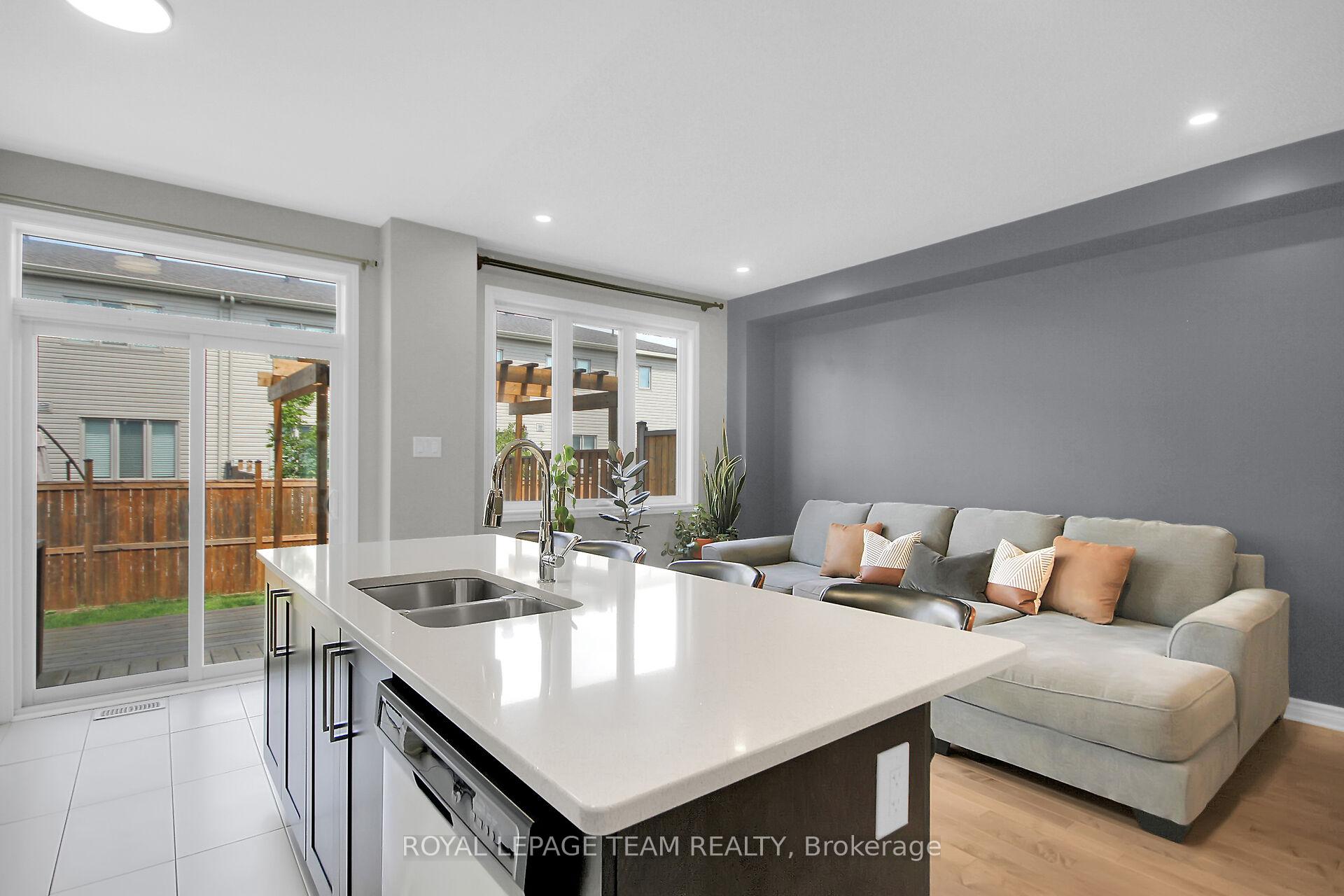 Photo 12 of 655 Lauraleaf Crescent, Ottawa, Barrhaven - Half Moon Bay — HOMEH
