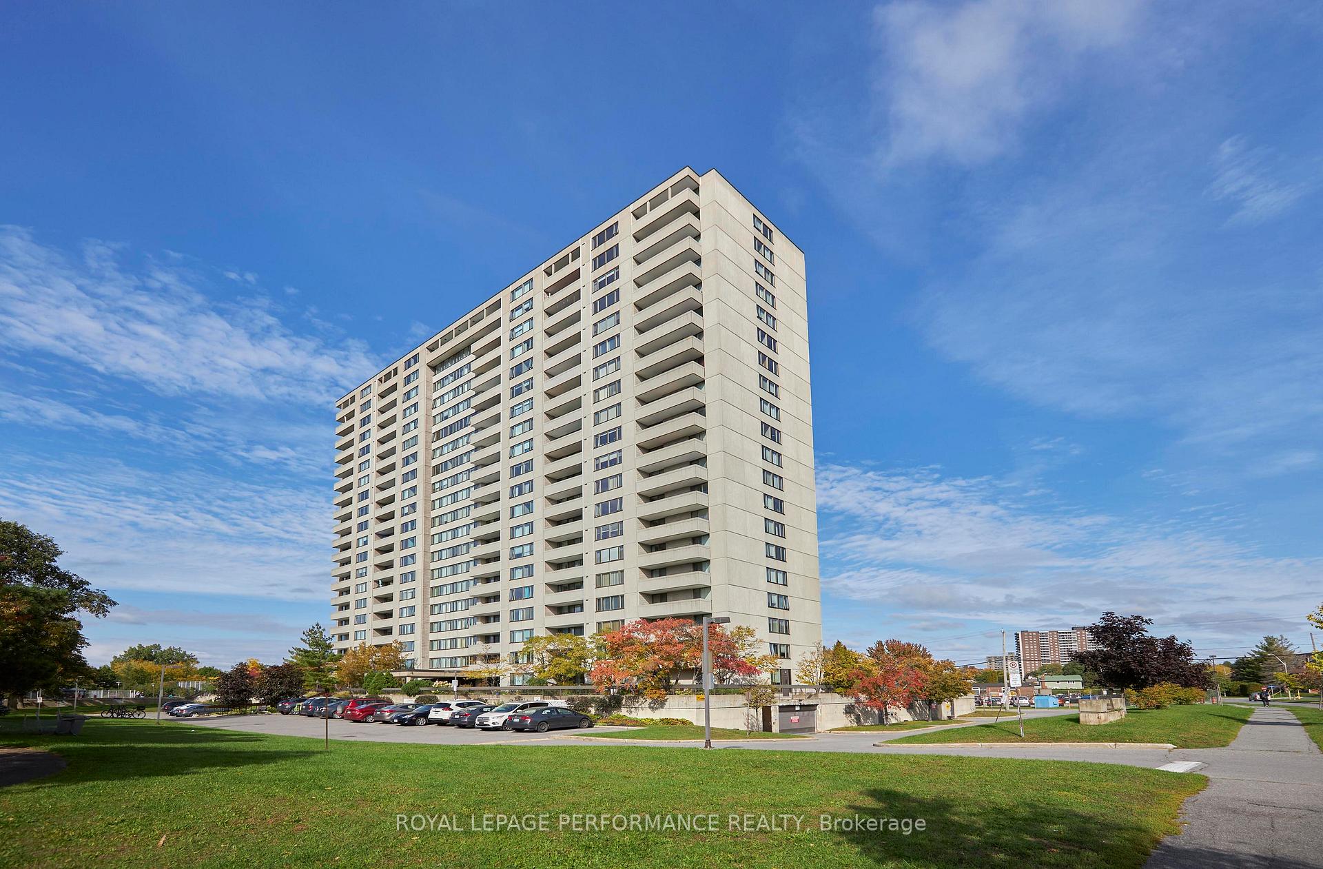 Front of Unit 910, 2625 Regina Street